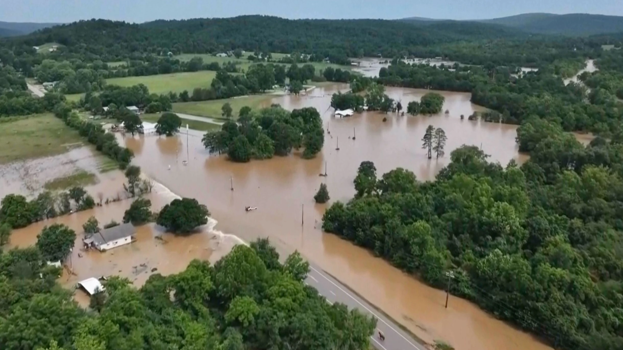 Die amerikanische Stadt Lesterville steht unter Wasser. - dpa
