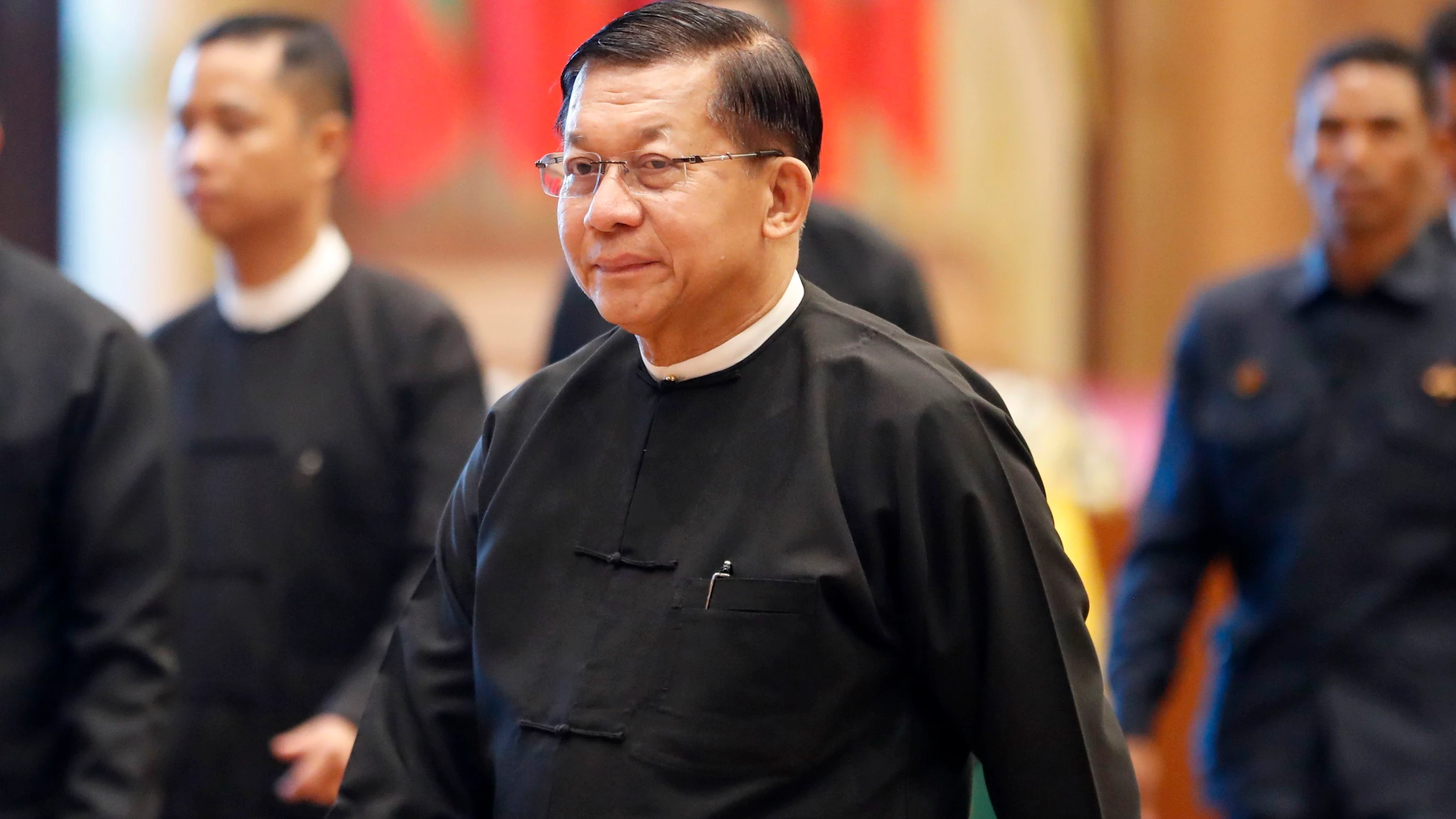 Min Aung Hlaing: Ein ziviler Umhang für Myanmars Militärmachthaber