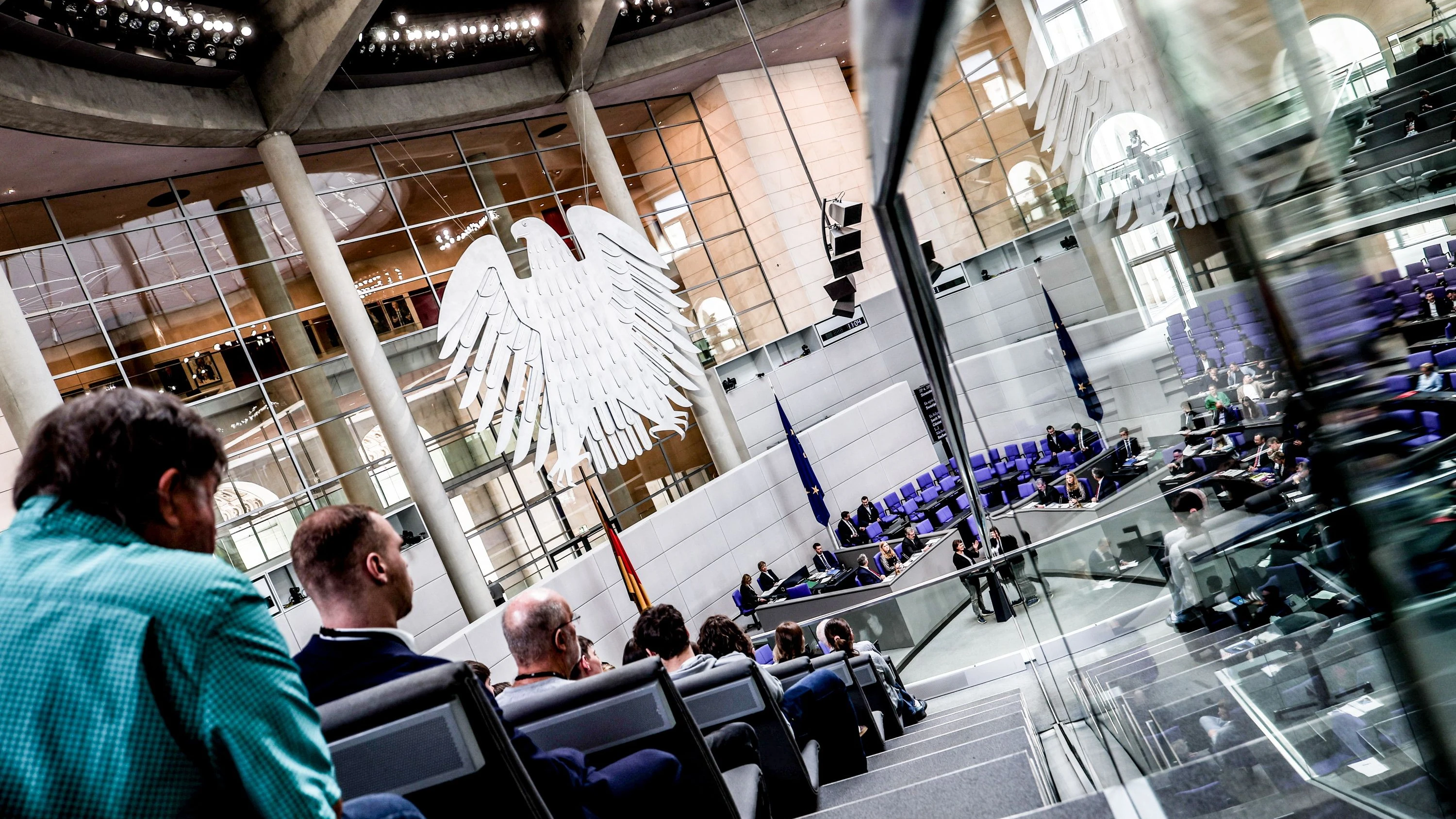 Der Bundestag diskutiert über den Tankrabatt. - EPA