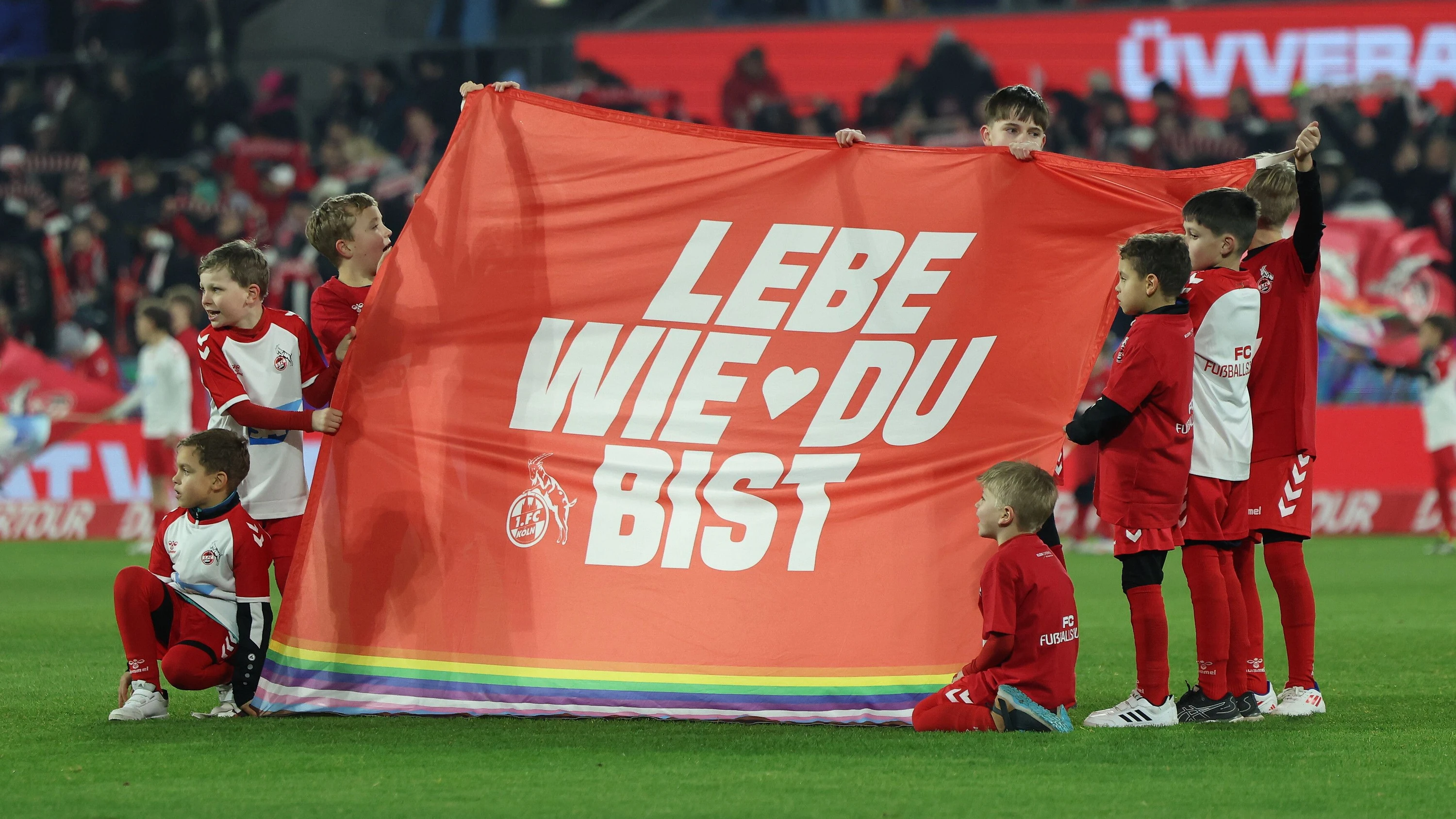 Homophobie im Fußball: Herz-Sprung in Köln Homophobie im Fußball: Herz-Sprung in Köln