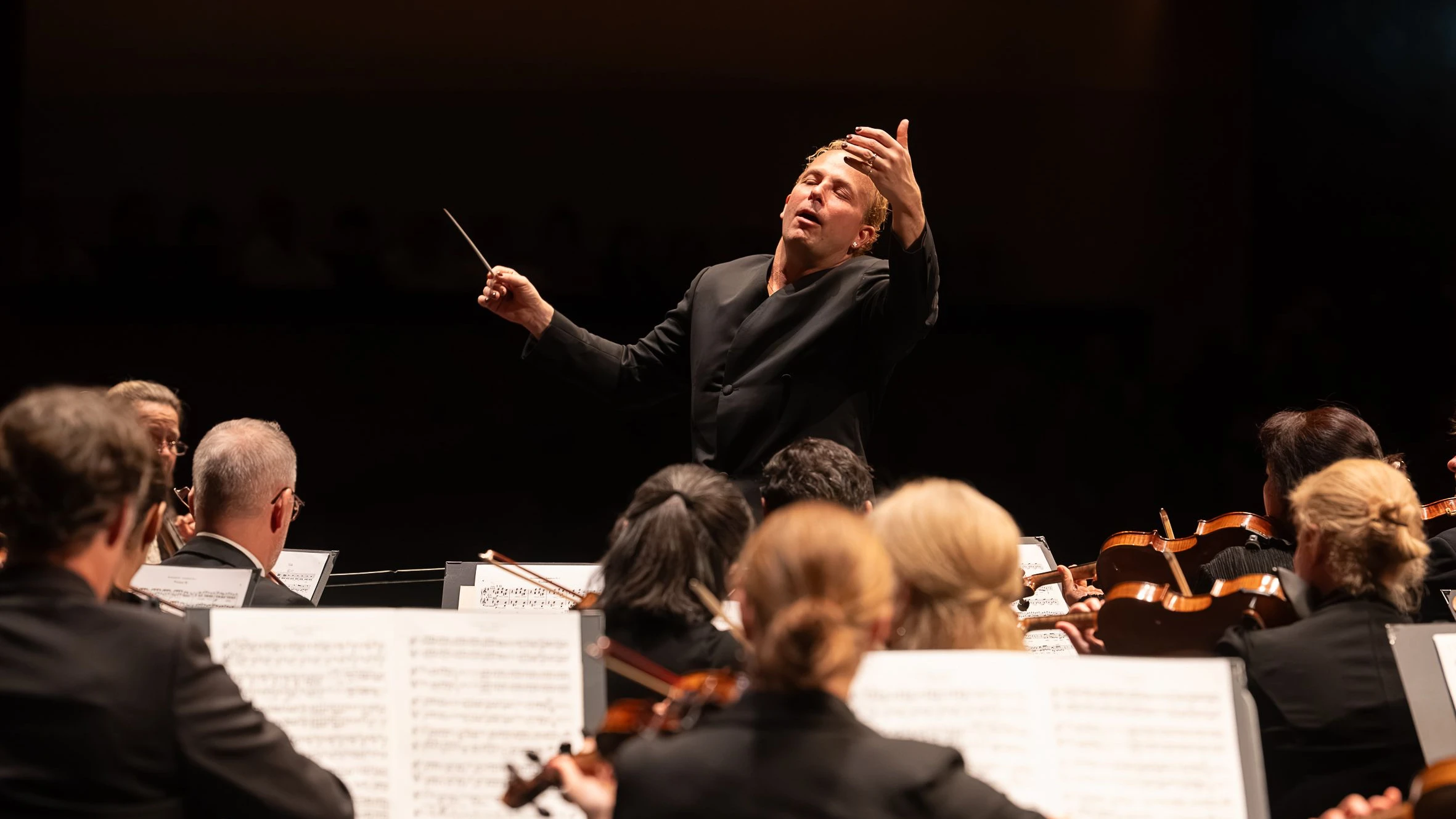 Reißt alle mit: Yannick Nézet-Séguin dirigiert das London Symphony Orchestra. - Michael Gregonowits