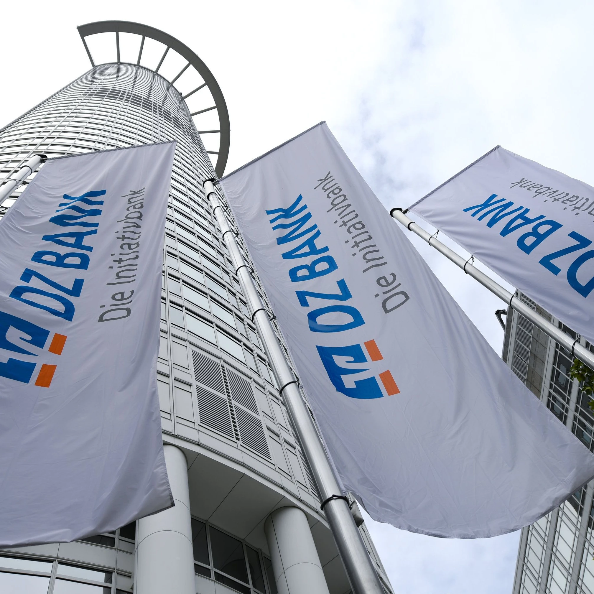 NIMO 高杉麻里 裏風俗で美少女JKに三点舐めフェラされ中出しハーレムSEX