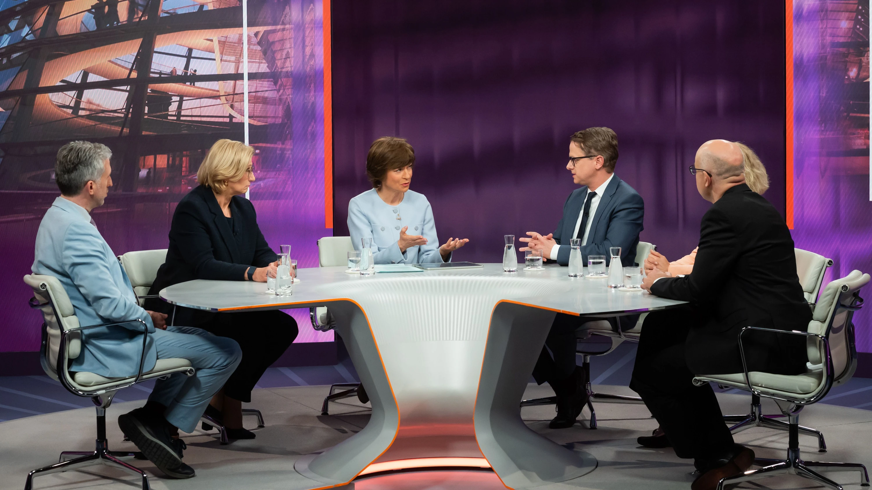 TV-Kritik „Maybrit Illner“: „Ein Land mit dem Rücken zur Wand“