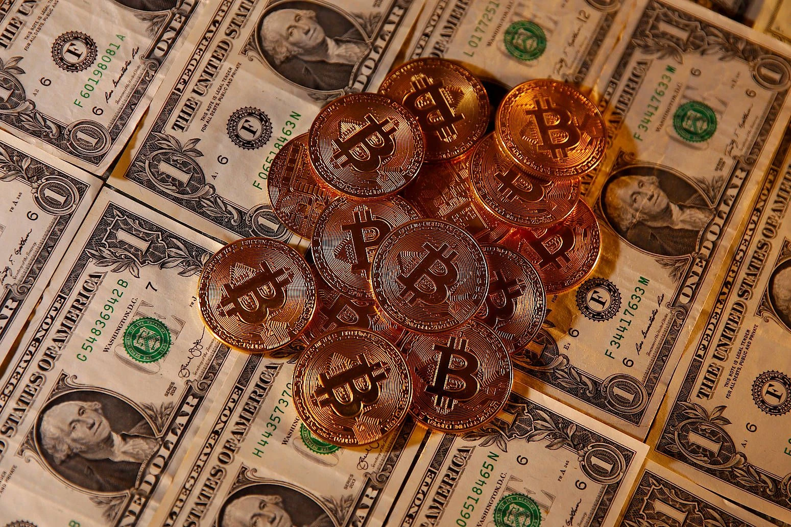 Krypto-Währung Bitcoin überspringt Marke von 20.000 Dollar | FAZ