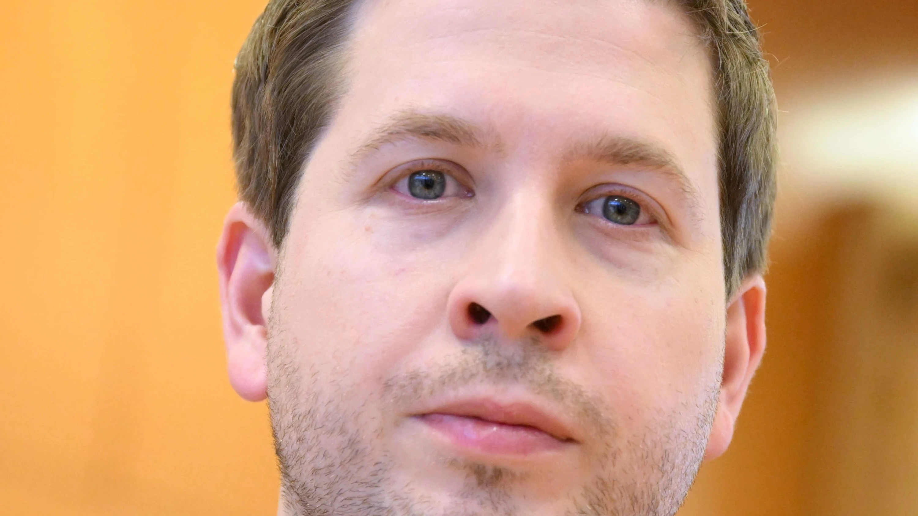 Finanzverein: Kevin Kühnert: Mit 80 Prozent für die Finanzwende