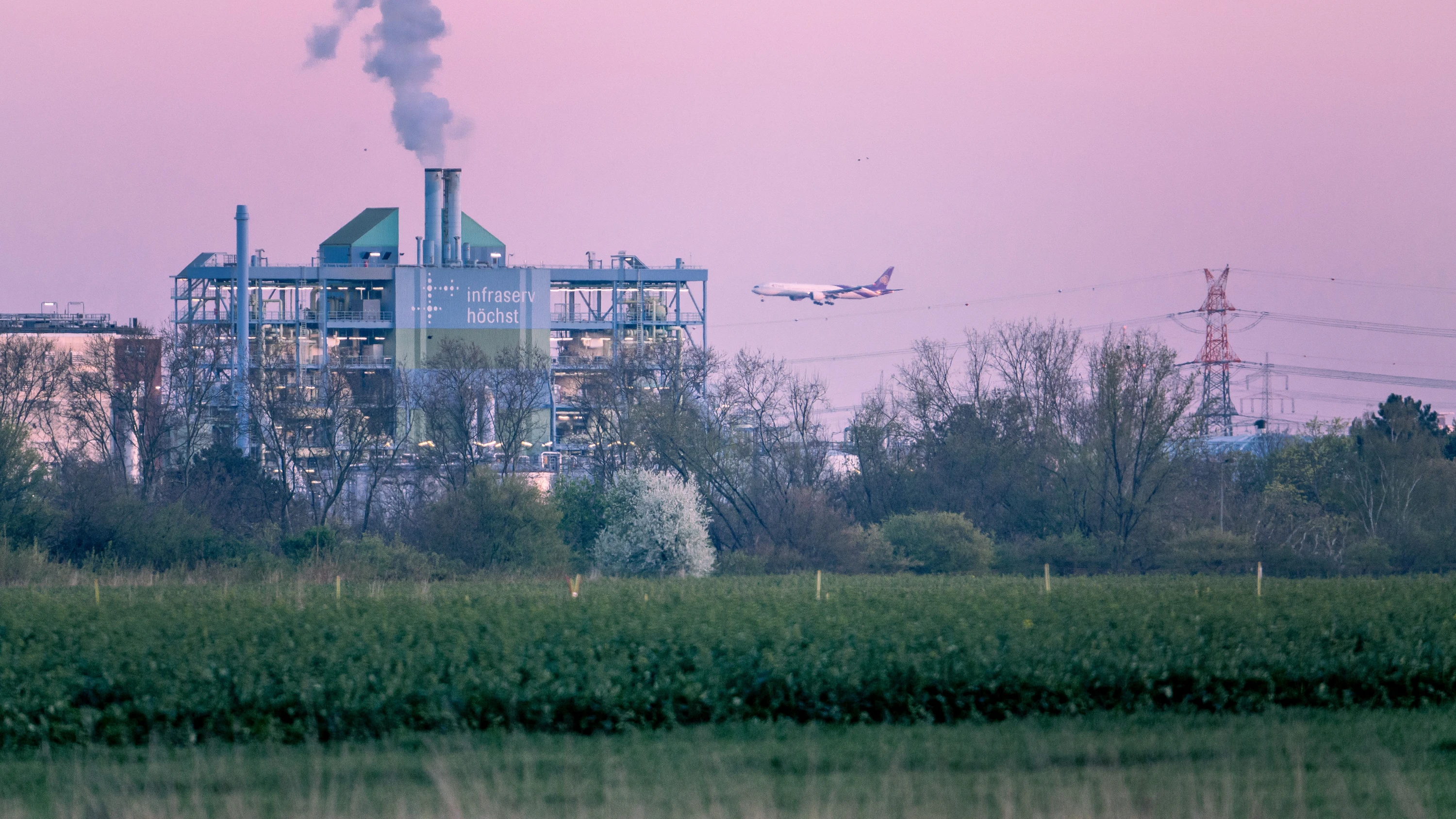 Lohnnebenkosten und Bürokratie: Industriestandort Deutschland so teuer wie die Schweiz