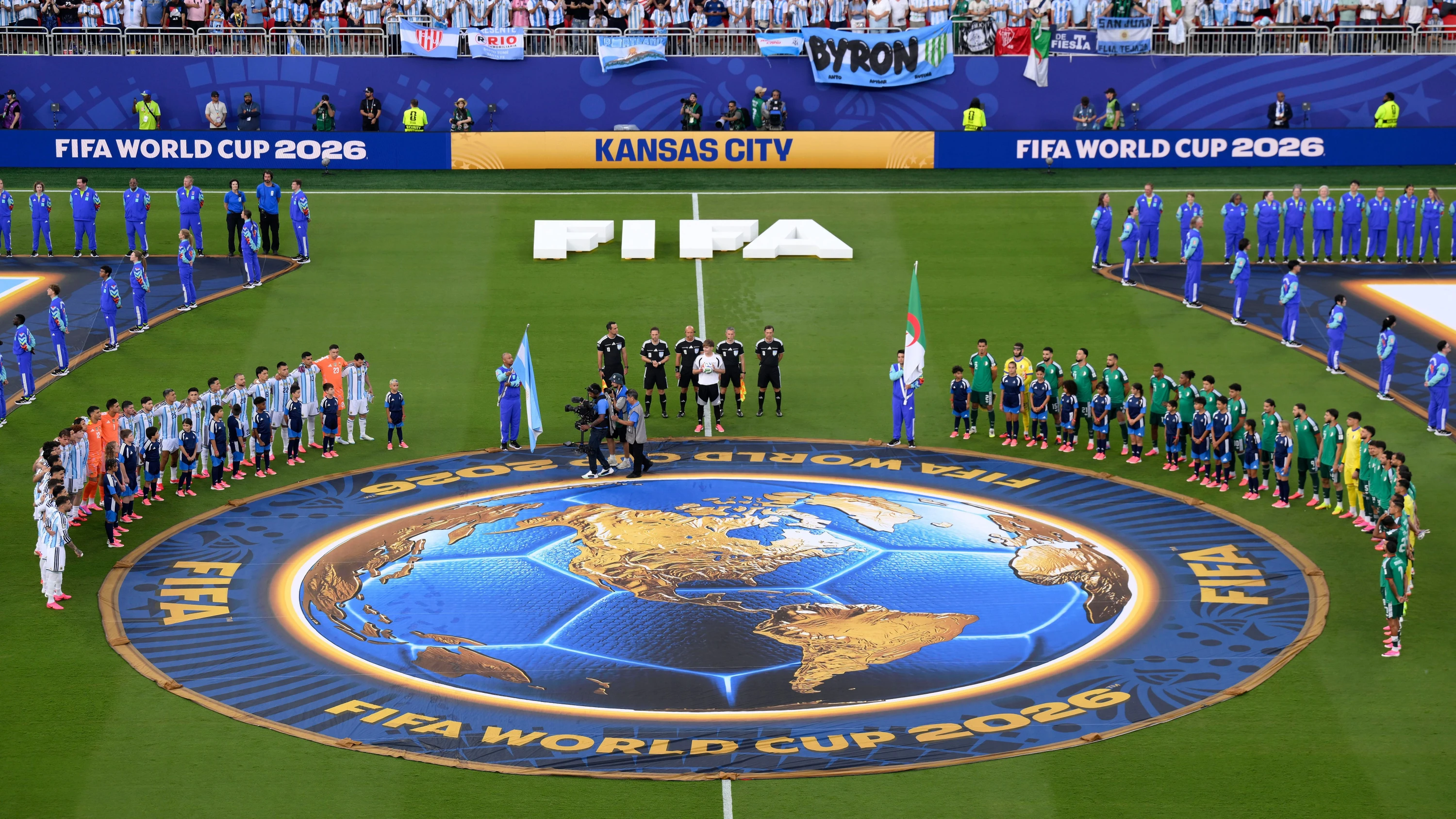 Angetreten: Auftakt zum WM-Gruppenspiel Argentinien gegen Algerien in Kansas City - dpa
