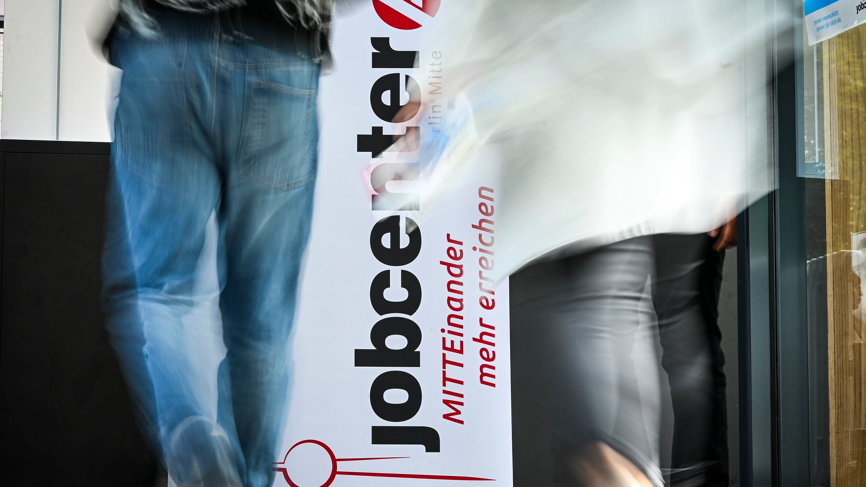 Stellenabbau: Beschäftigte sollen leichter neue Jobs erproben können
