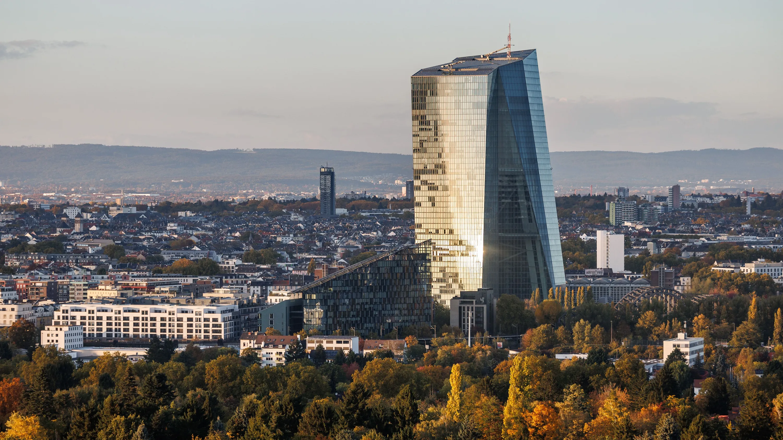Oktober-Zinsentscheid: EZB legt trotz hoher Inflation eine Zinspause ein