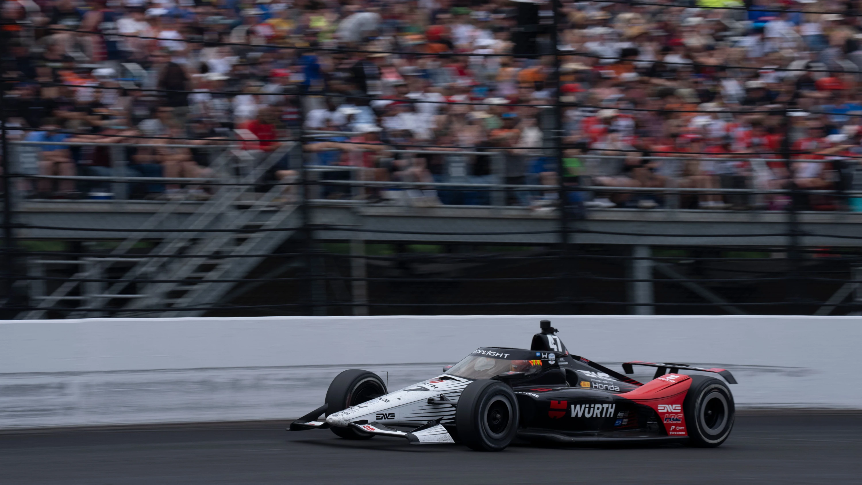 Mick Schumacher ist bei seinem Indy-500-Debüt von Startplatz 27 auf Rang 18 gefahren. - dpa
