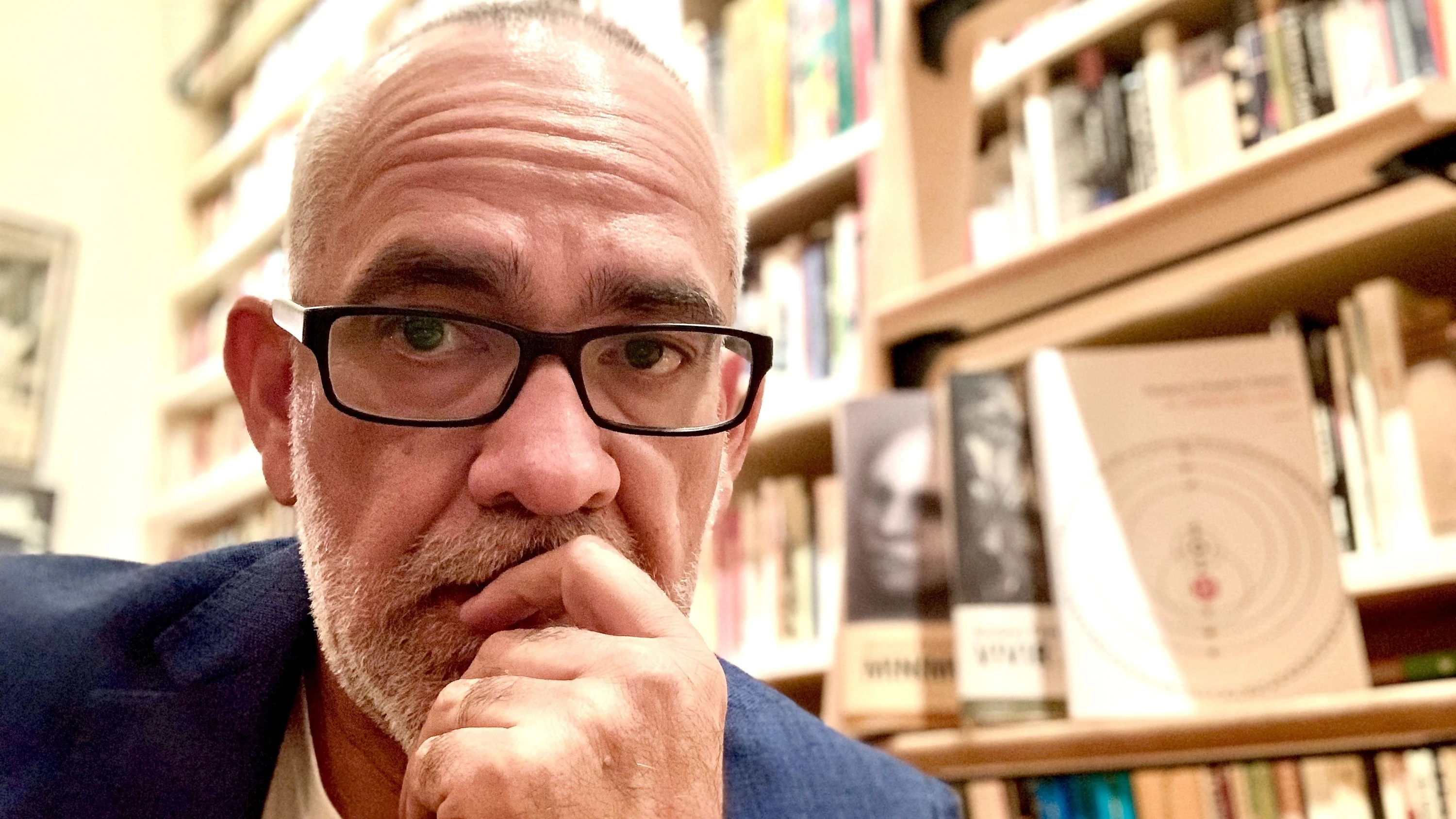 Dunkles Meisterwerk aus Peru: Wo die Särge am Himmel haften wie Kieselsteine