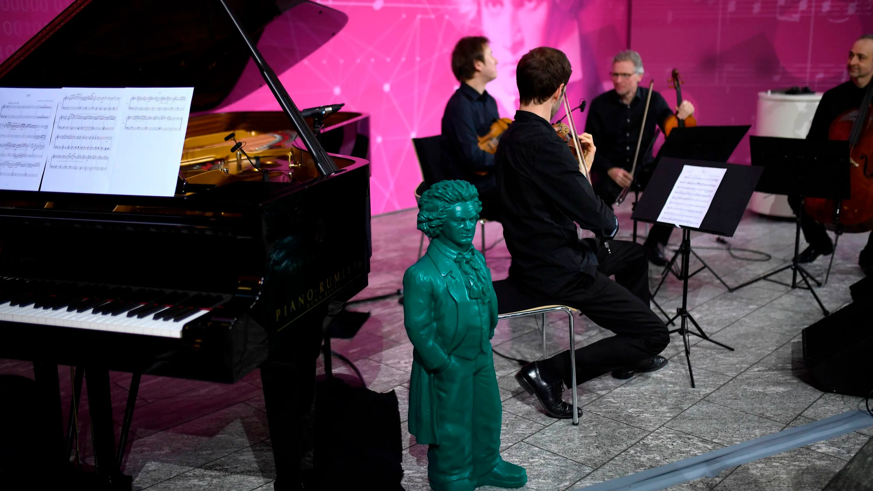 Manchmal wird in der Musik die Gegenwart prestissimo zur Geschichte: In der Bonner Konzernzentrale der Telekom fand am 13. Dezember 2019 die Teil-Uraufführung einer durch KI geschaffenen sogenannten Zehnten Symphonie Ludwig van Beethovens statt. - AFP