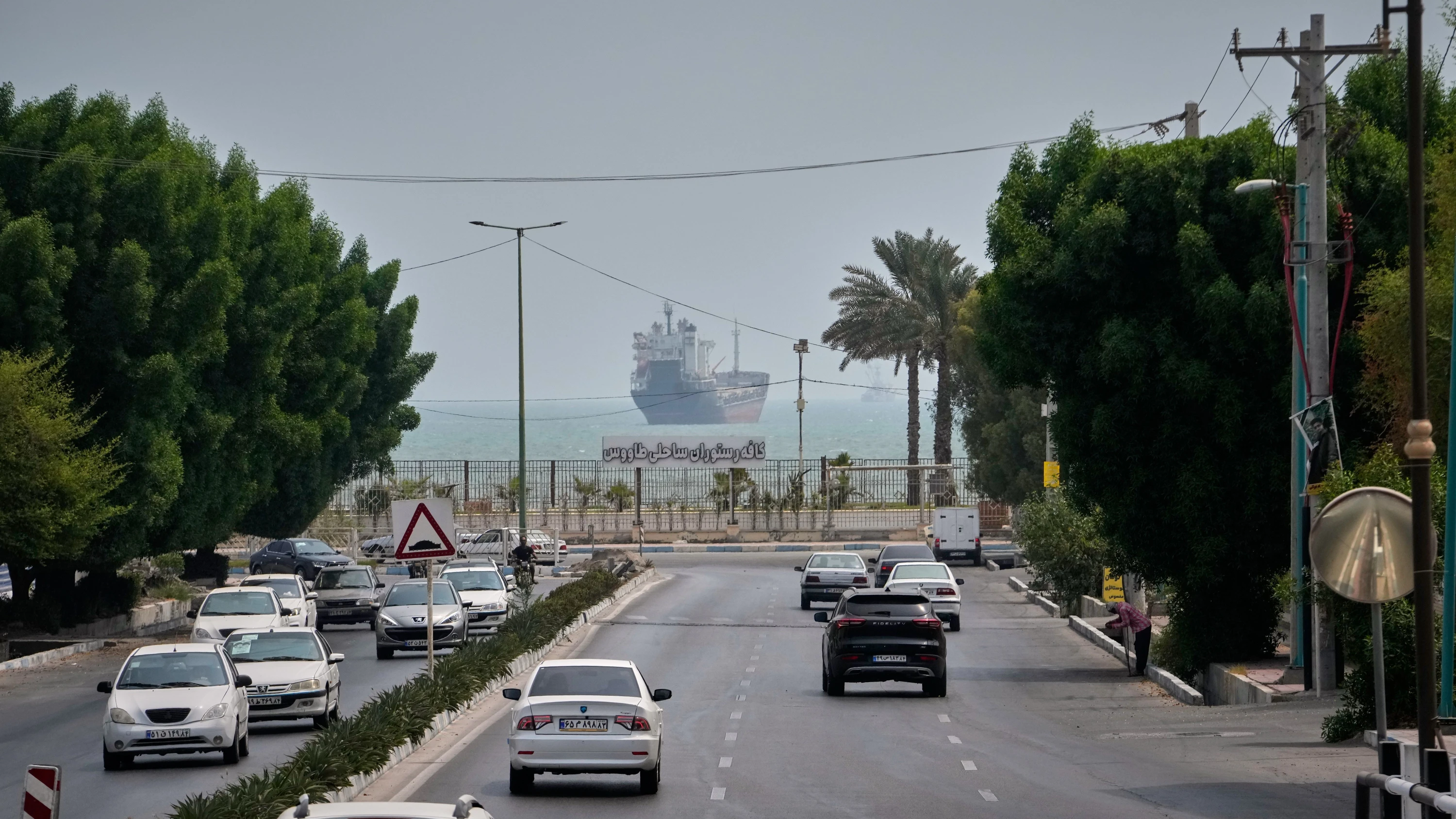 Die Lage in nahost: USA zerstören fünf iranische Tanker in der Straße von Hormus Die Lage in nahost: USA zerstören fünf iranische Tanker in der Straße von Hormus