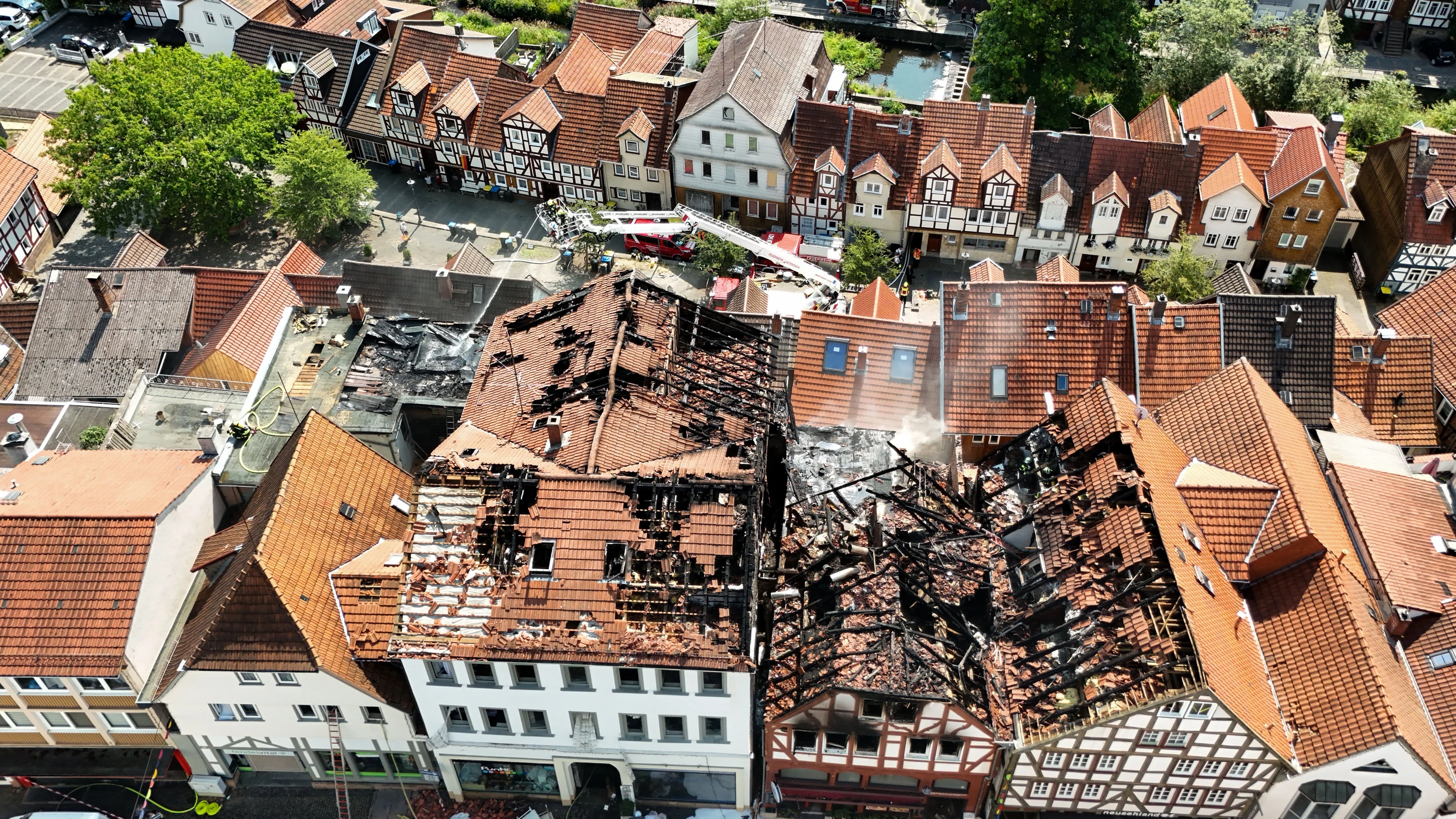 Rhein-Main-Liveblog: Schmuck aus Brandruine in Lauterbach gestohlen