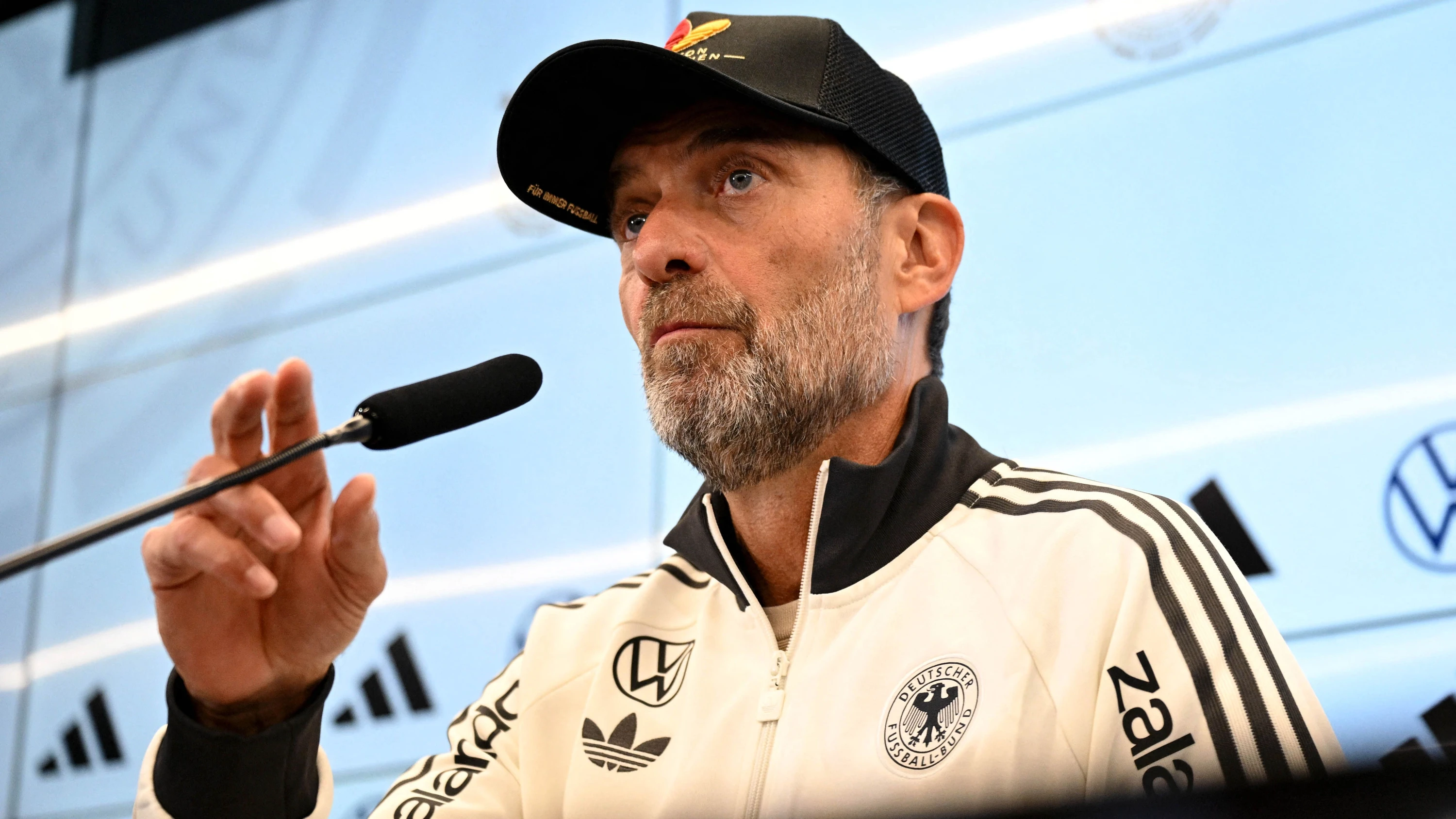 Der erste DFB-Kader: Klopps Fußballfeldversuch Der erste DFB-Kader: Klopps Fußballfeldversuch