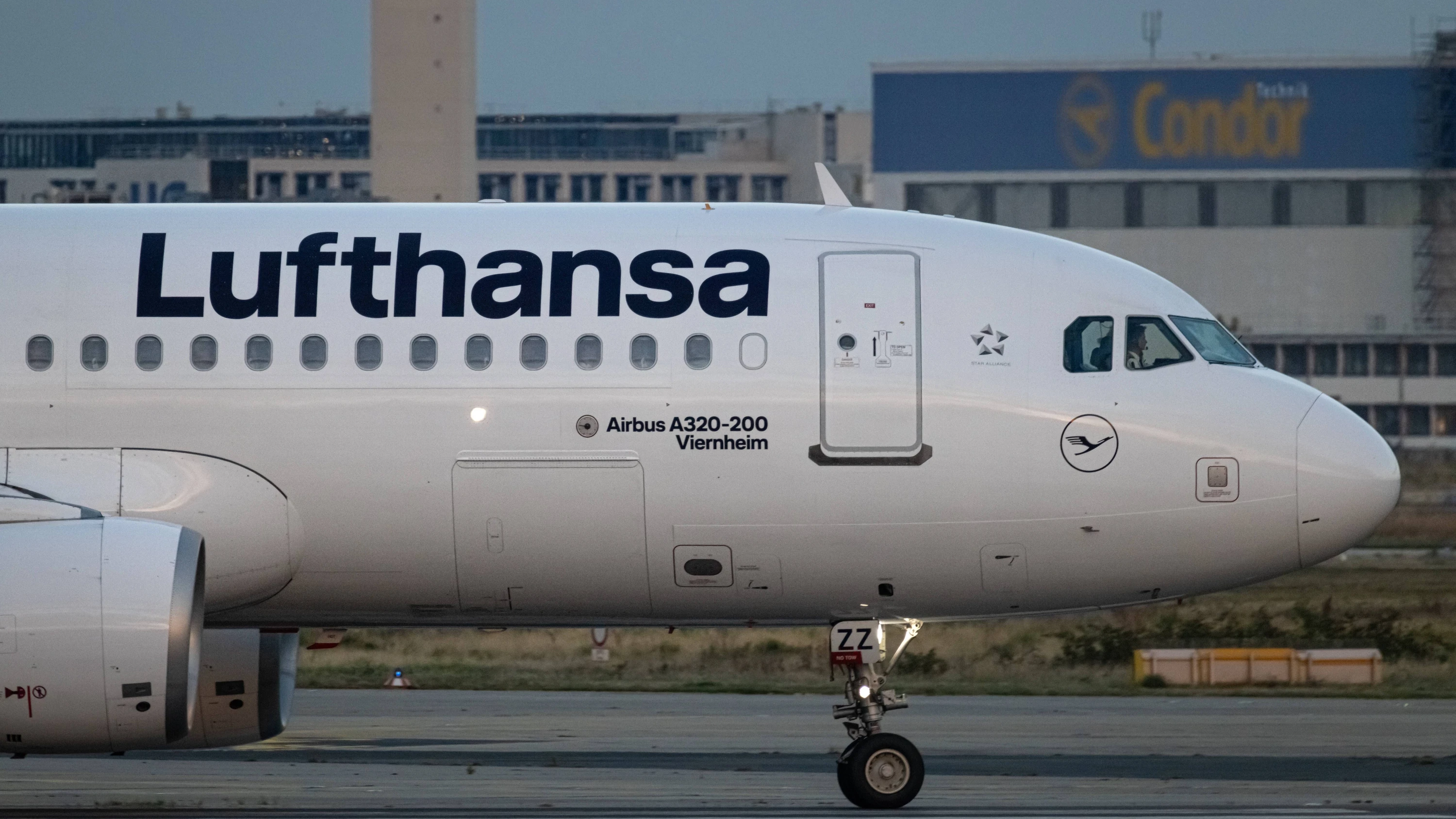 Ein bisschen mehr Beinfreiheit wäre schon schön: Ein Airbus der Lufthansa - Imago