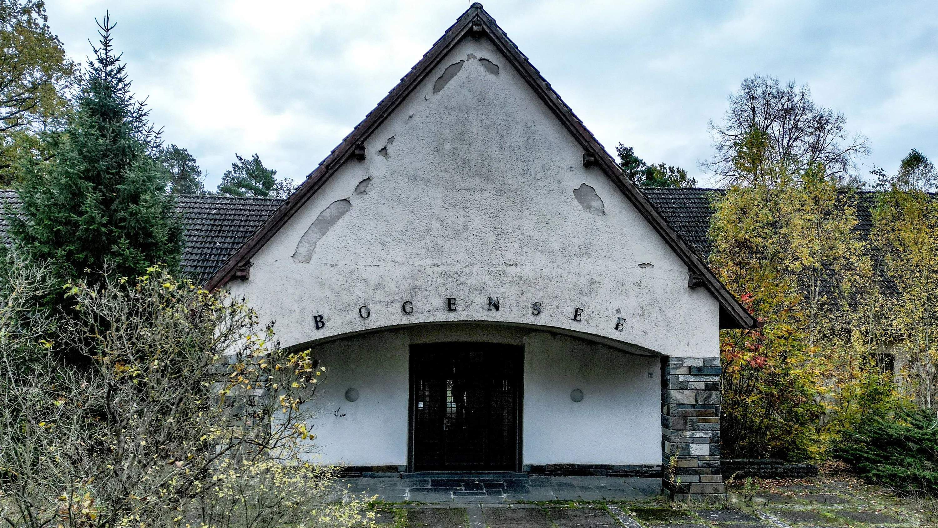 Brandstiftung am Bogensee: Warmer Abriss von deutscher Geschichte?