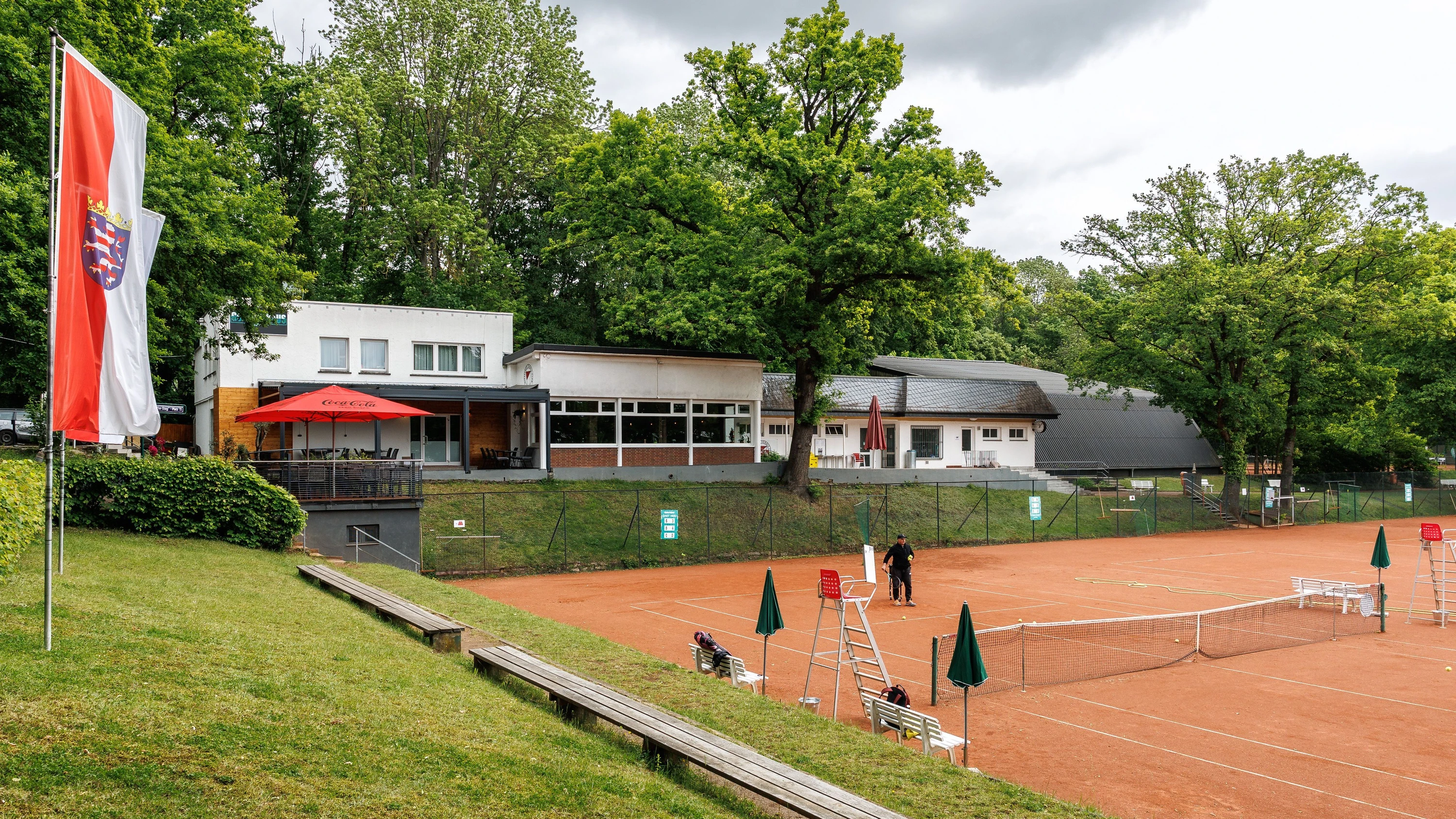 Bild: Tennisverein gegen Pächter: Güterichter soll Streit um Alkohol in Vereinslokal schlichten