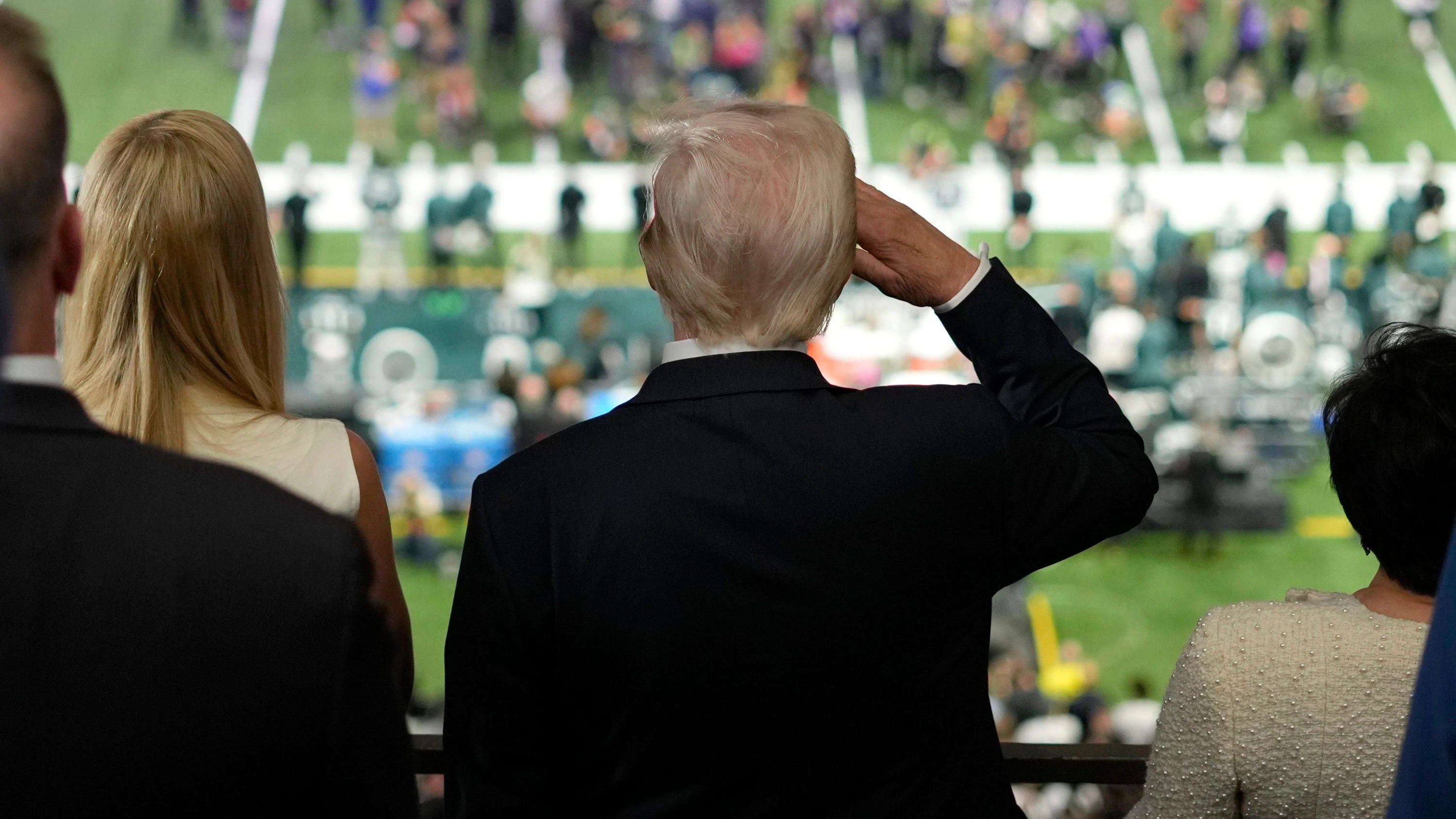 Laut „New York post“: Trump will Super Bowl fernbleiben — und kritisiert Sänger