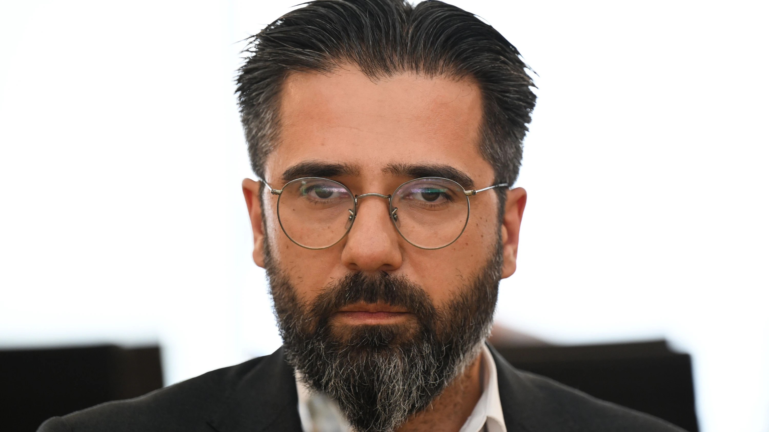 Schlüsselfigur: Umut Sönmez (SPD), Staatssekretär im hessischen Wirtschaftsministerium, im Jahr 2025 während einer Plenarsitzung des Landtags - dpa