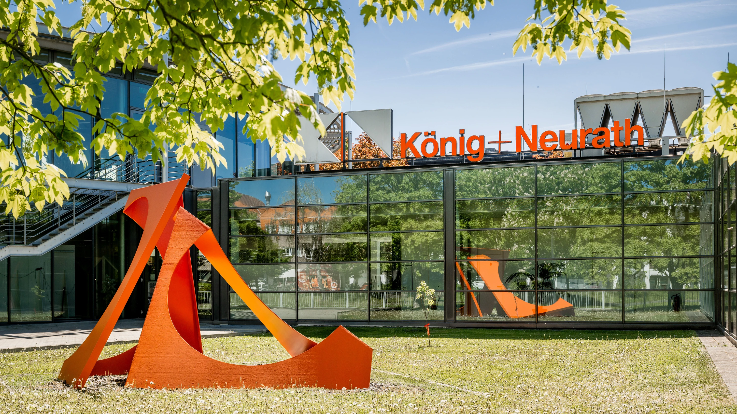 Büromöbel König + Neurath: „Wir sind vor der Bugwelle der Insolvenzen“
