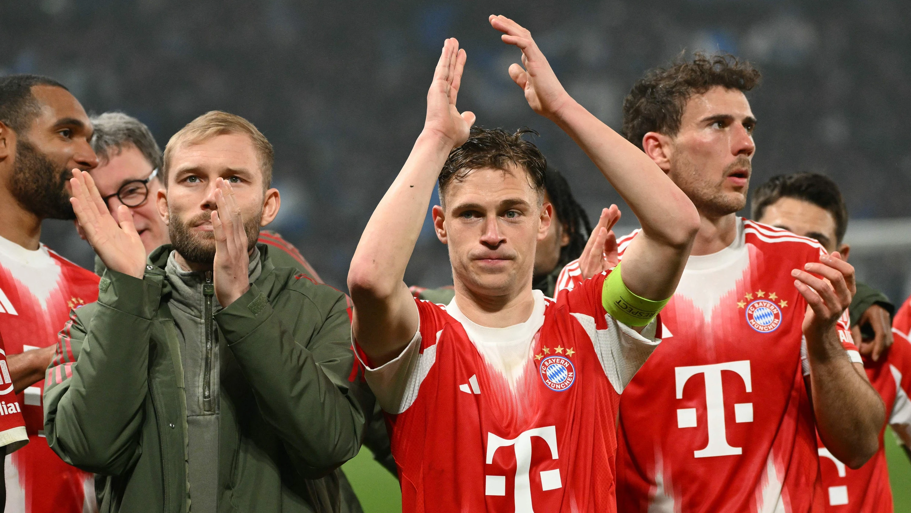 6:1 in Bergamo: Bayerns Zauberfußball und Kimmichs Becherspiel