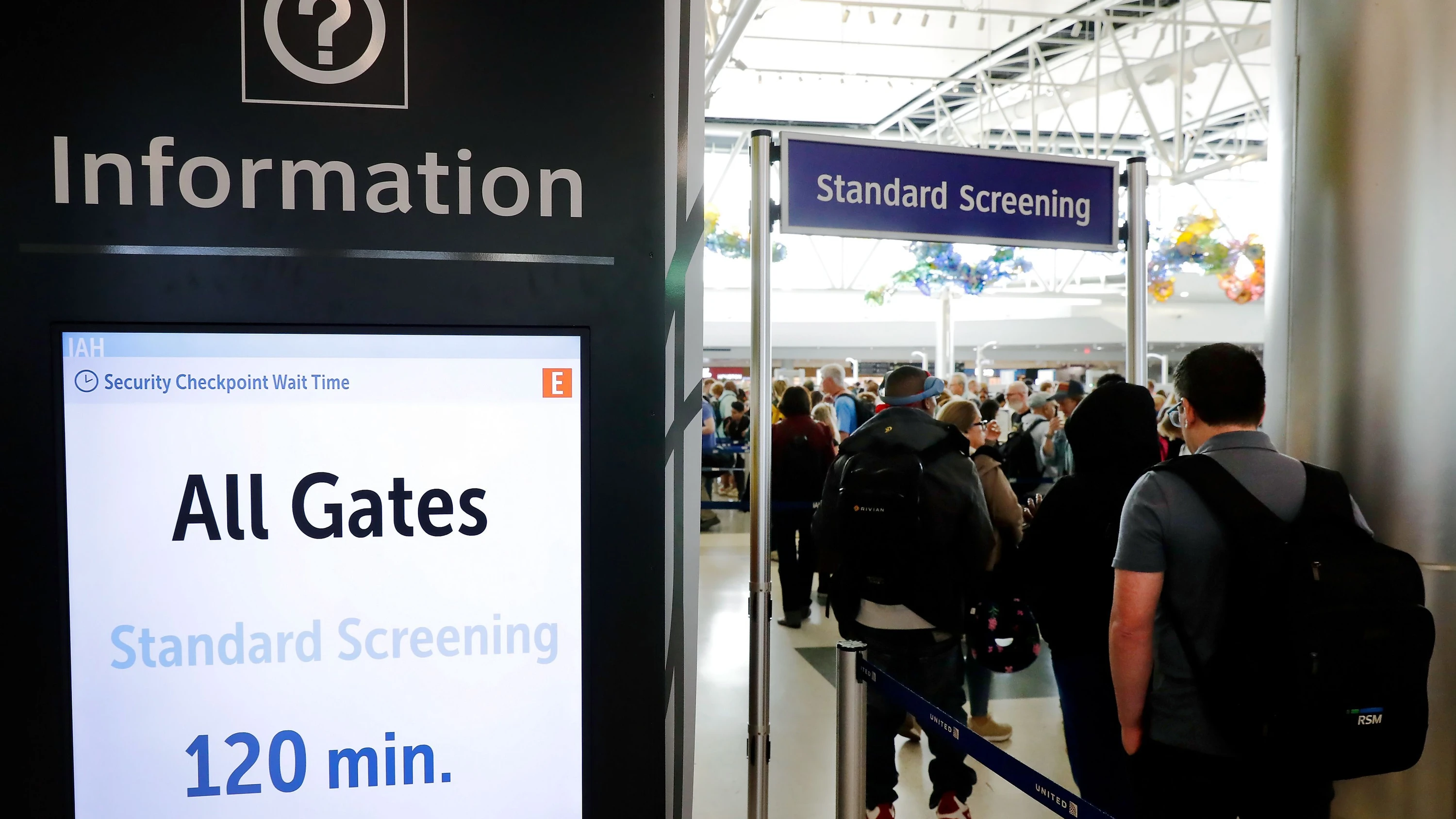 Liveblog USA unter Trump: Trump will Bezahlung von Flughafenmitarbeitern erzwingen