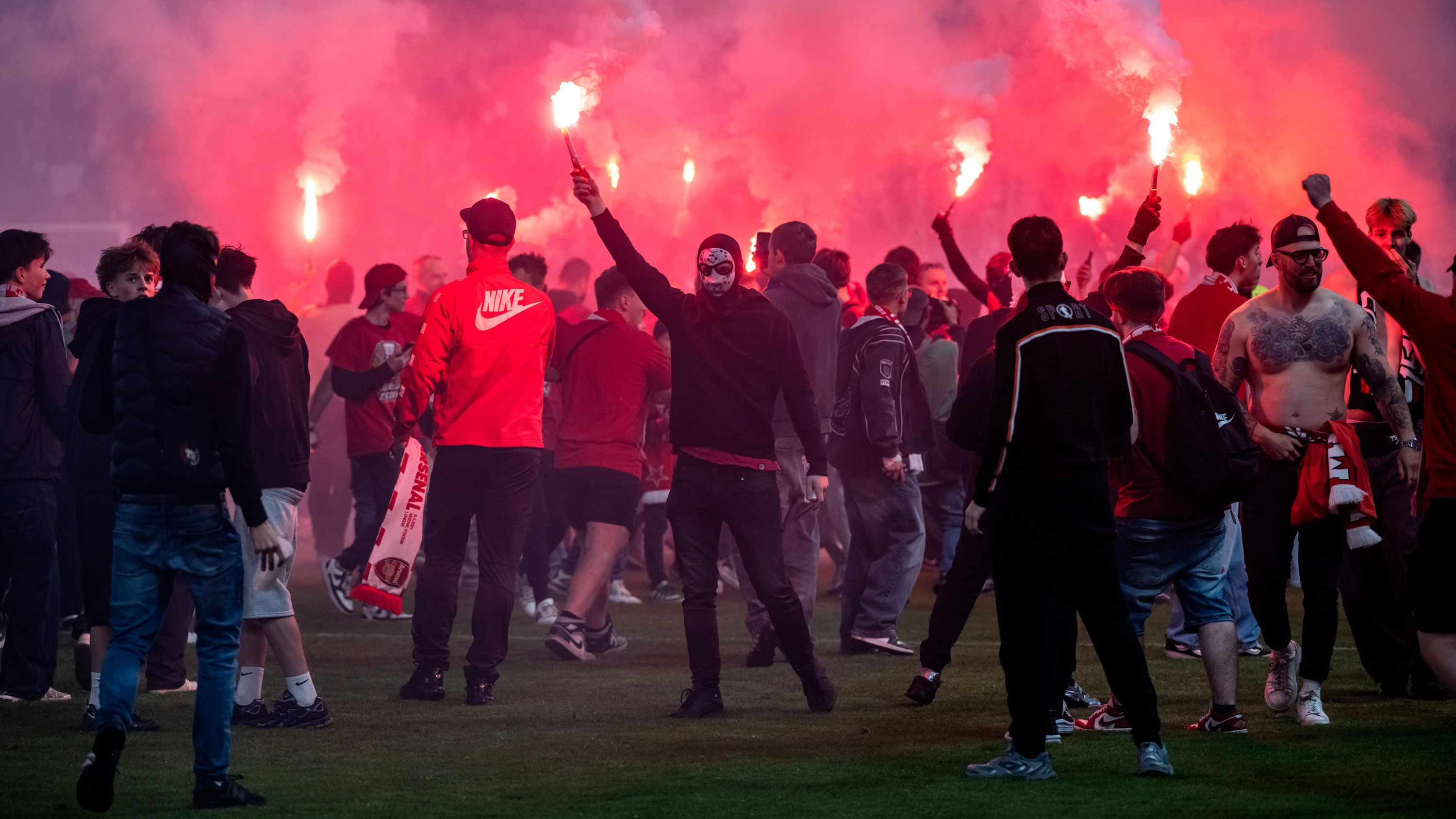 Randale statt Meisterfeier: Slavia Prag muss ohne Zuschauer spielen