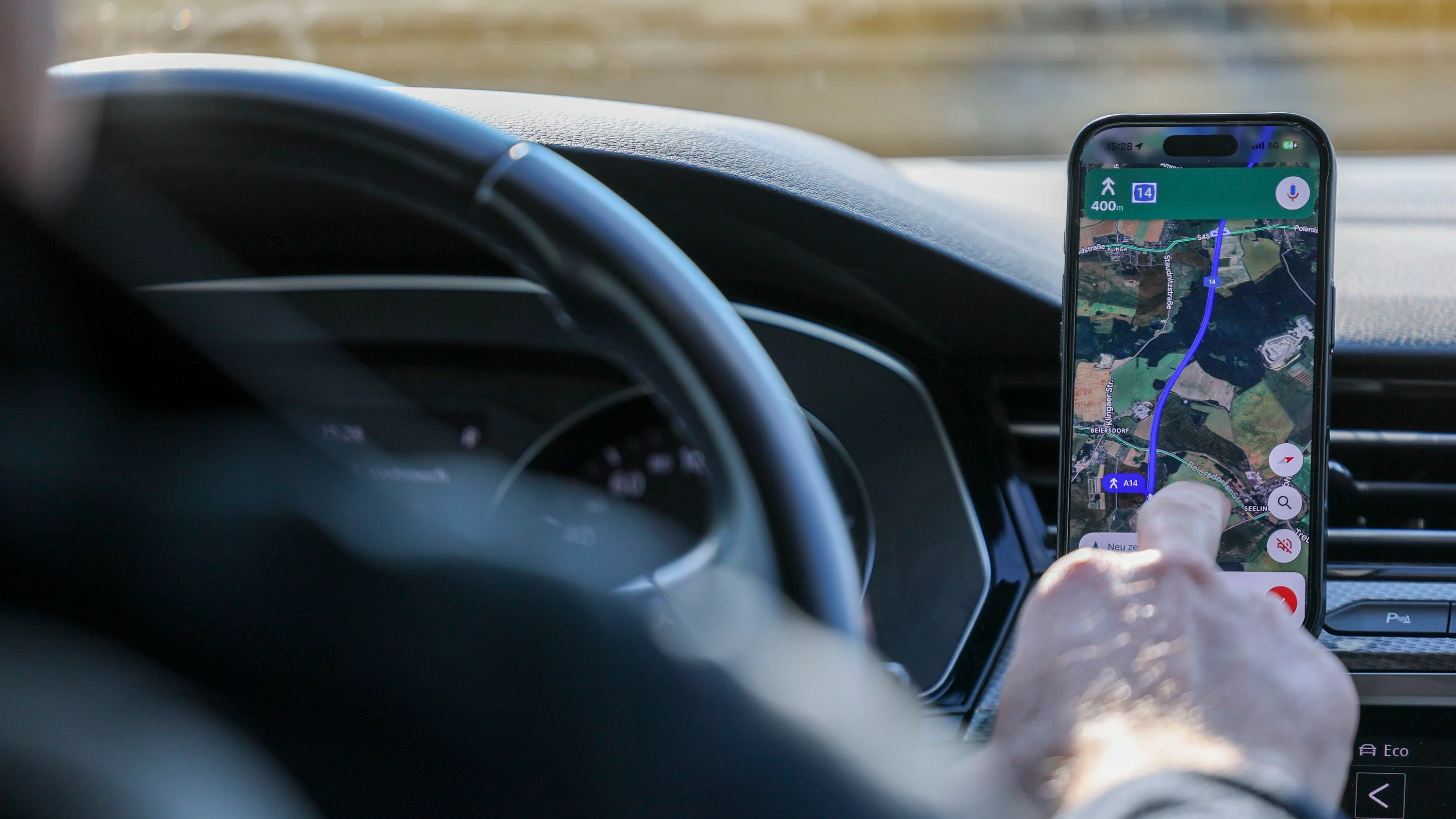 Neue EU-Pflicht: Warum Autos jetzt jeden Blick überwachen Neue EU-Pflicht: Warum Autos jetzt jeden Blick überwachen