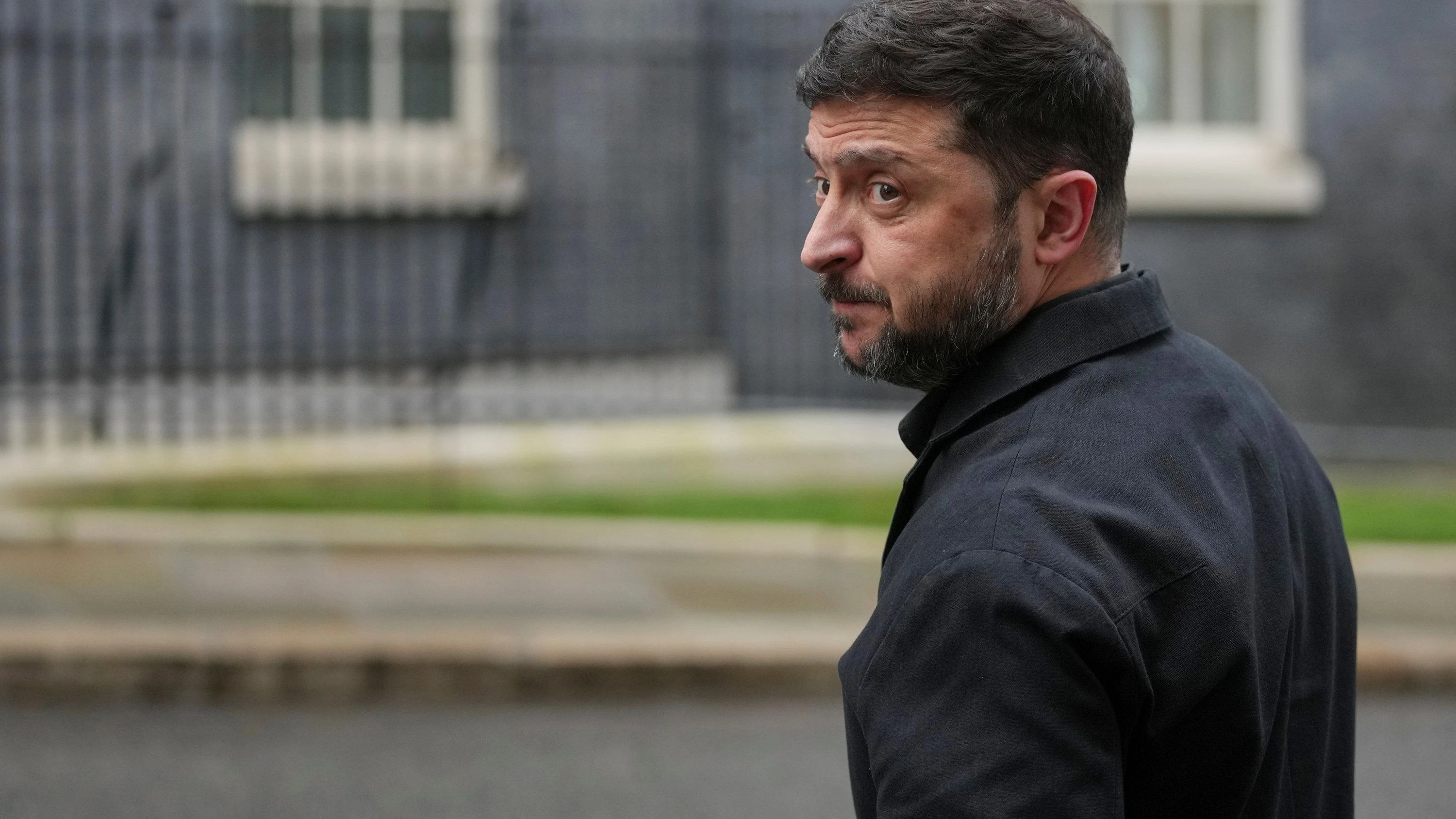 Krieg in der Ukraine: Selenskyj: USA schlagen entmilitarisierte Wirtschaftszone in Ostukraine vor Krieg in der Ukraine: Selenskyj: USA schlagen entmilitarisierte Wirtschaftszone in Ostukraine vor