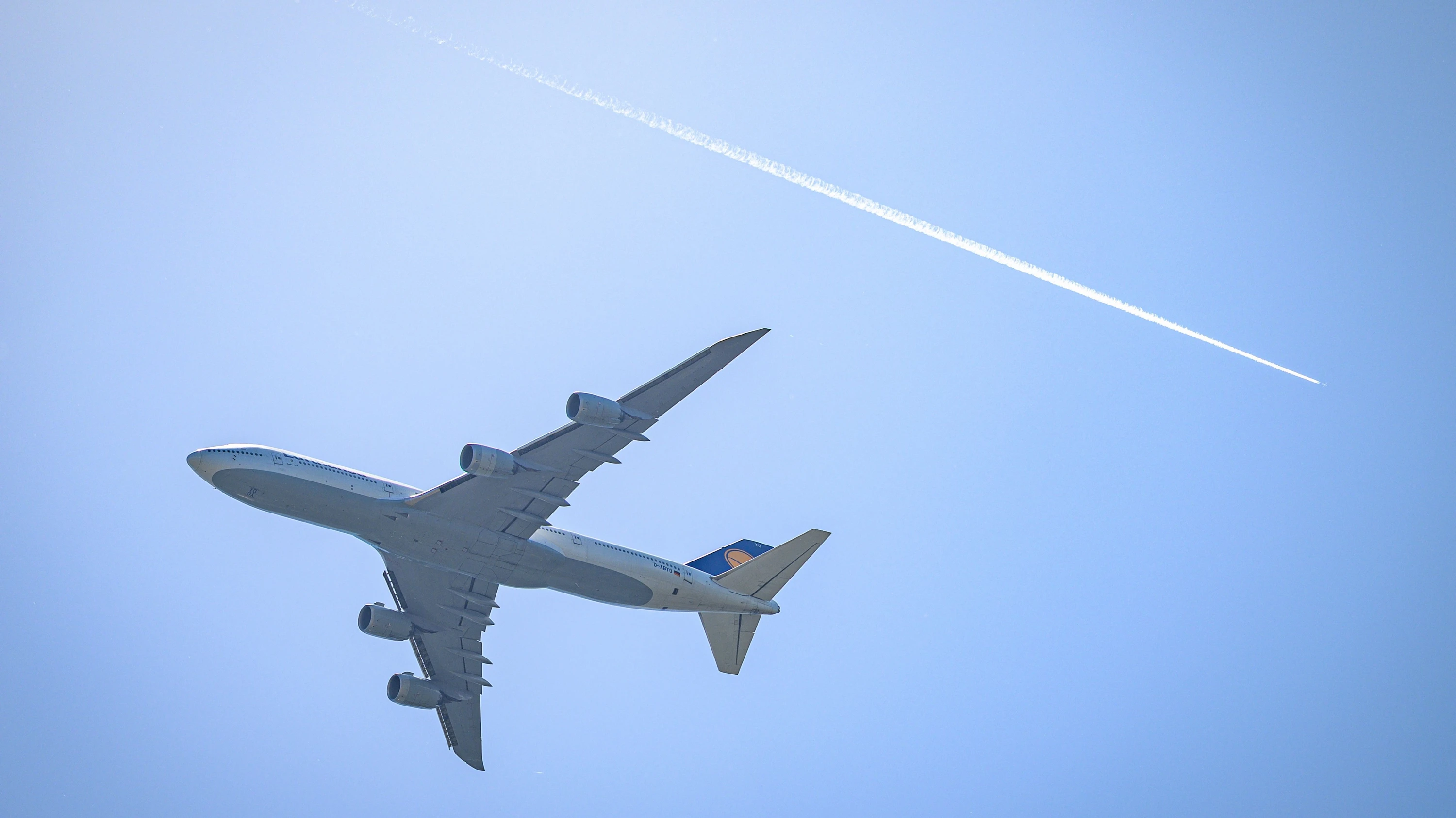 Luftfahrt in der Krise: Flugbranche halbiert ihre Jahresprog
