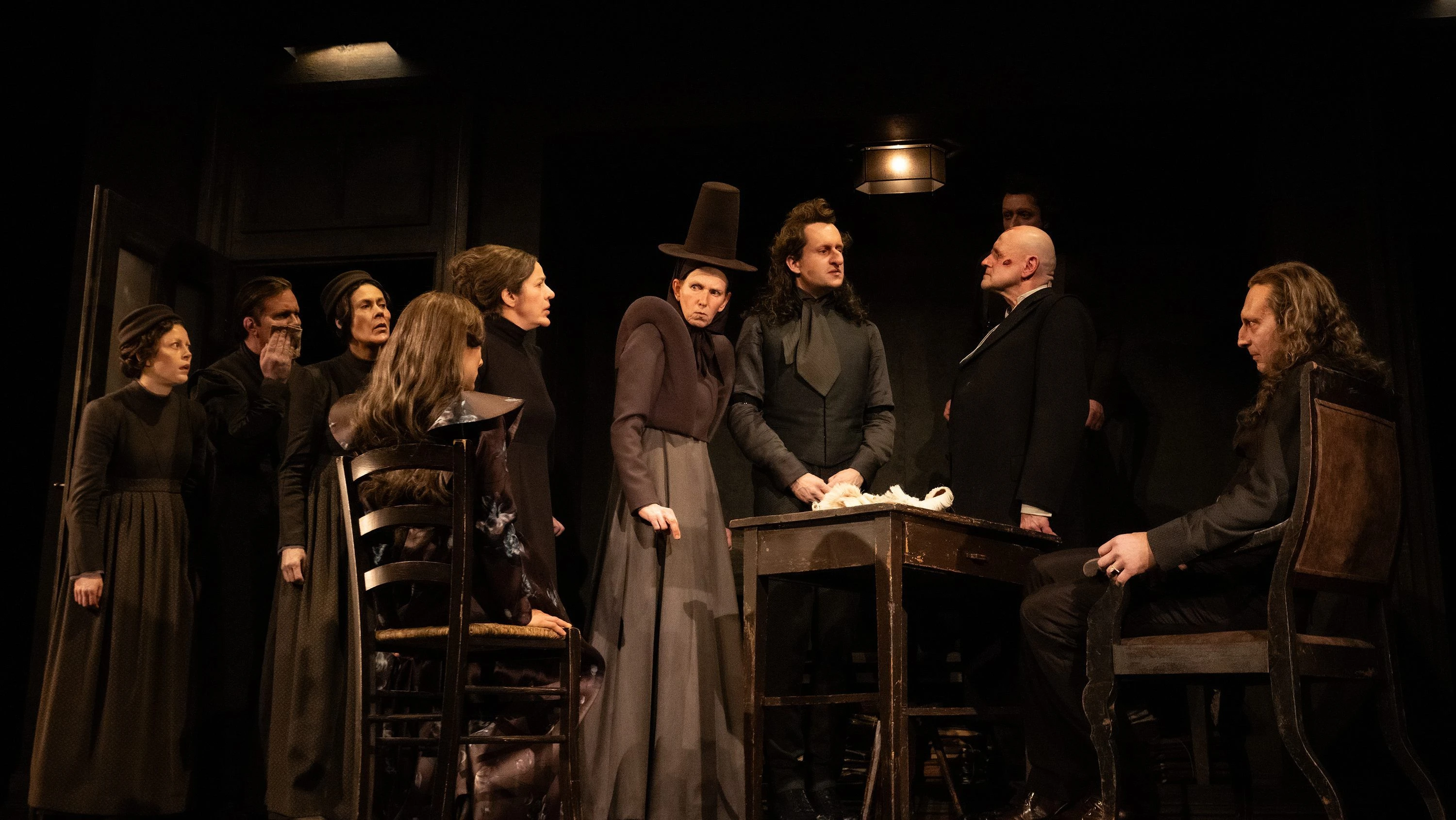 Theaterpremiere München: Der Teufel trägt Perücke