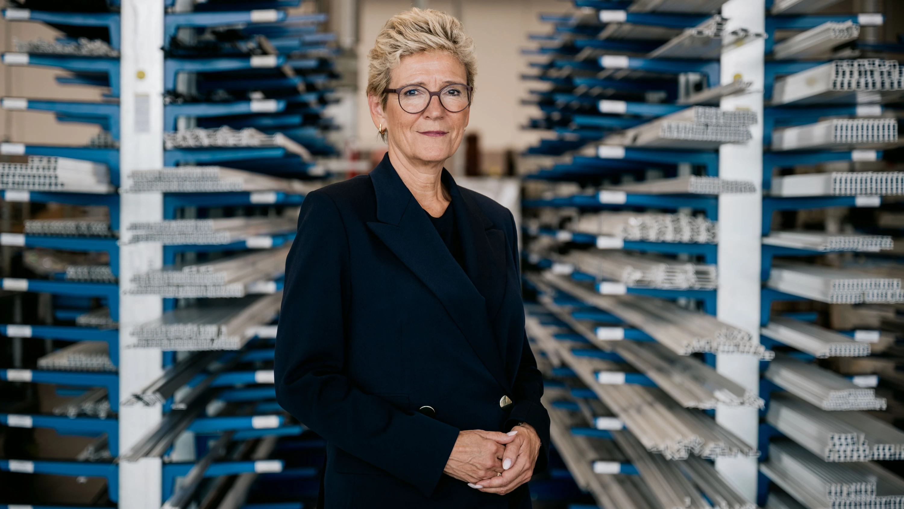 Die Gesellschafterin und Vorstandsvorsitzende Angelique Renkhoff-Mücke am Produktionsstandort in Wertheim - Inga Klöber