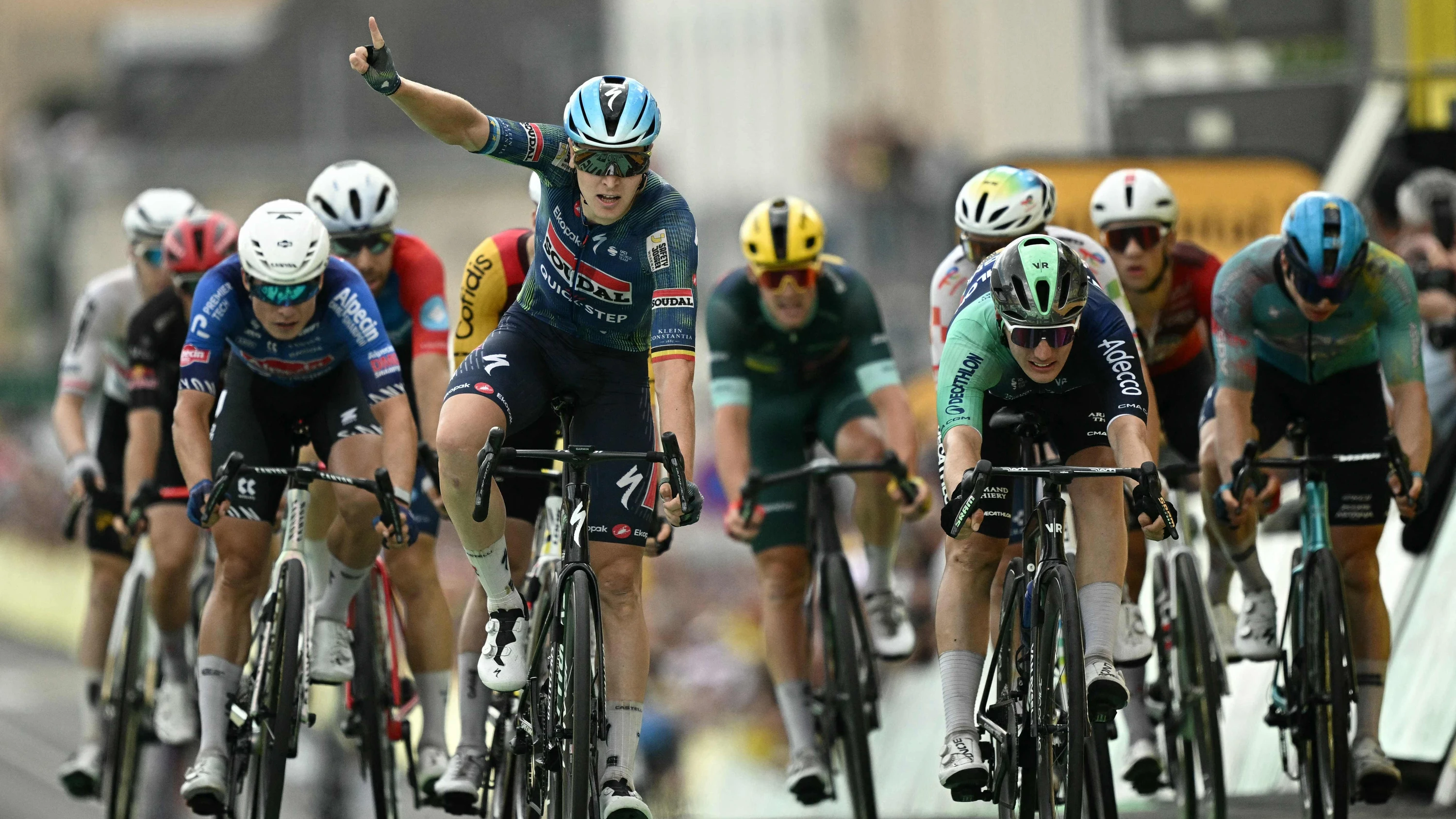 Tour de France: Schwerer Sturz im Massensprint – Merlier gewinnt
