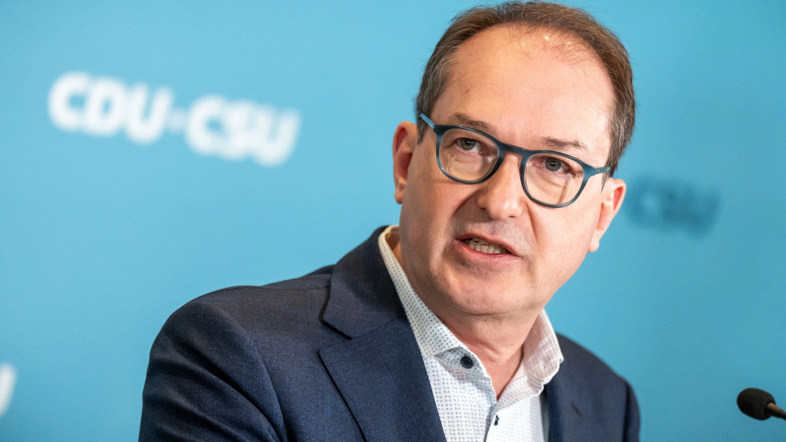 Deutschland-Blog: Dobrindt will nach Anschlag härter gegen Linksextremisten vorgehen
