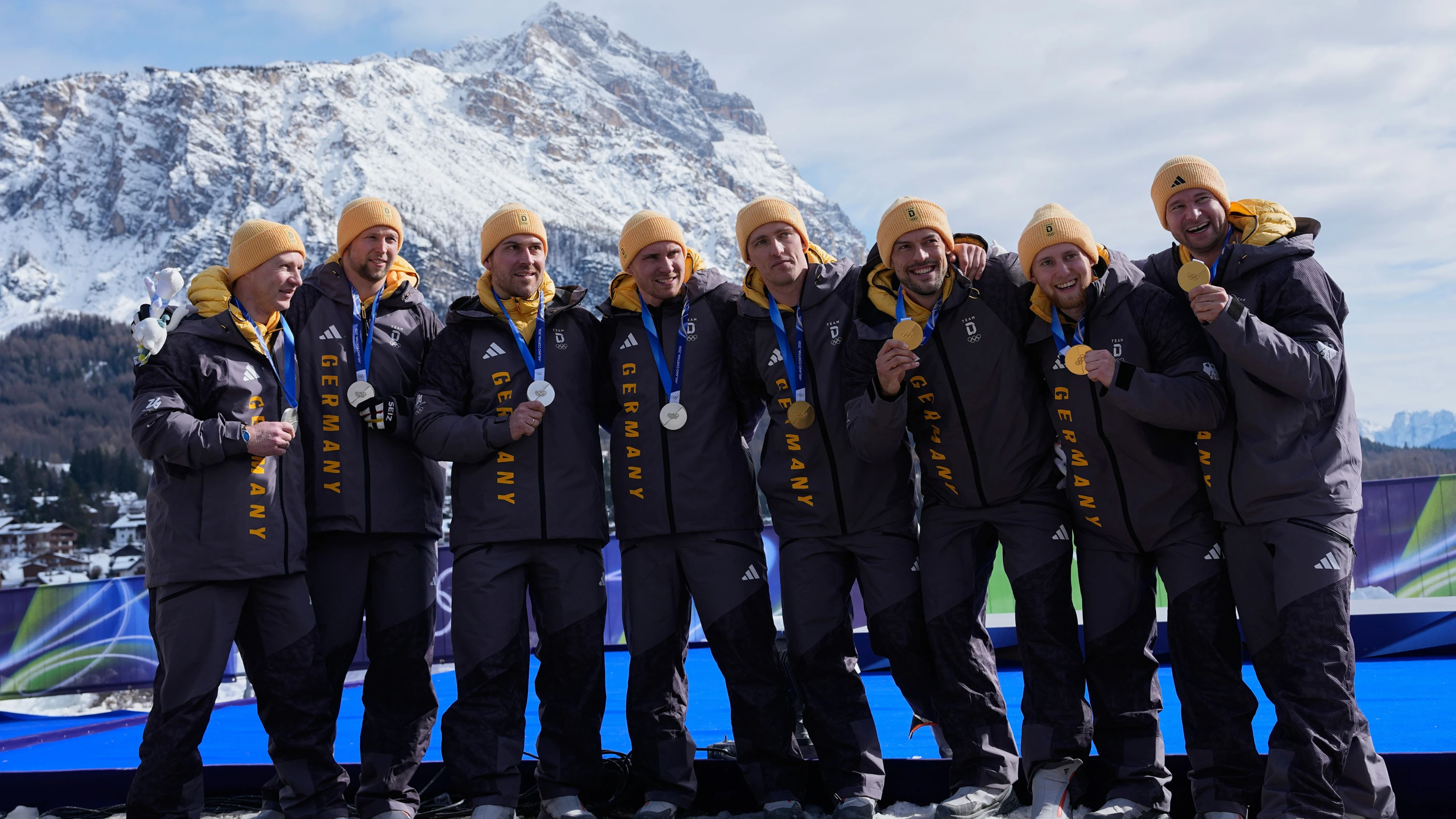 Gold im Viererbob: Lochners „Moment für die Ewigkeit“ Gold im Viererbob: Lochners „Moment für die Ewigkeit“