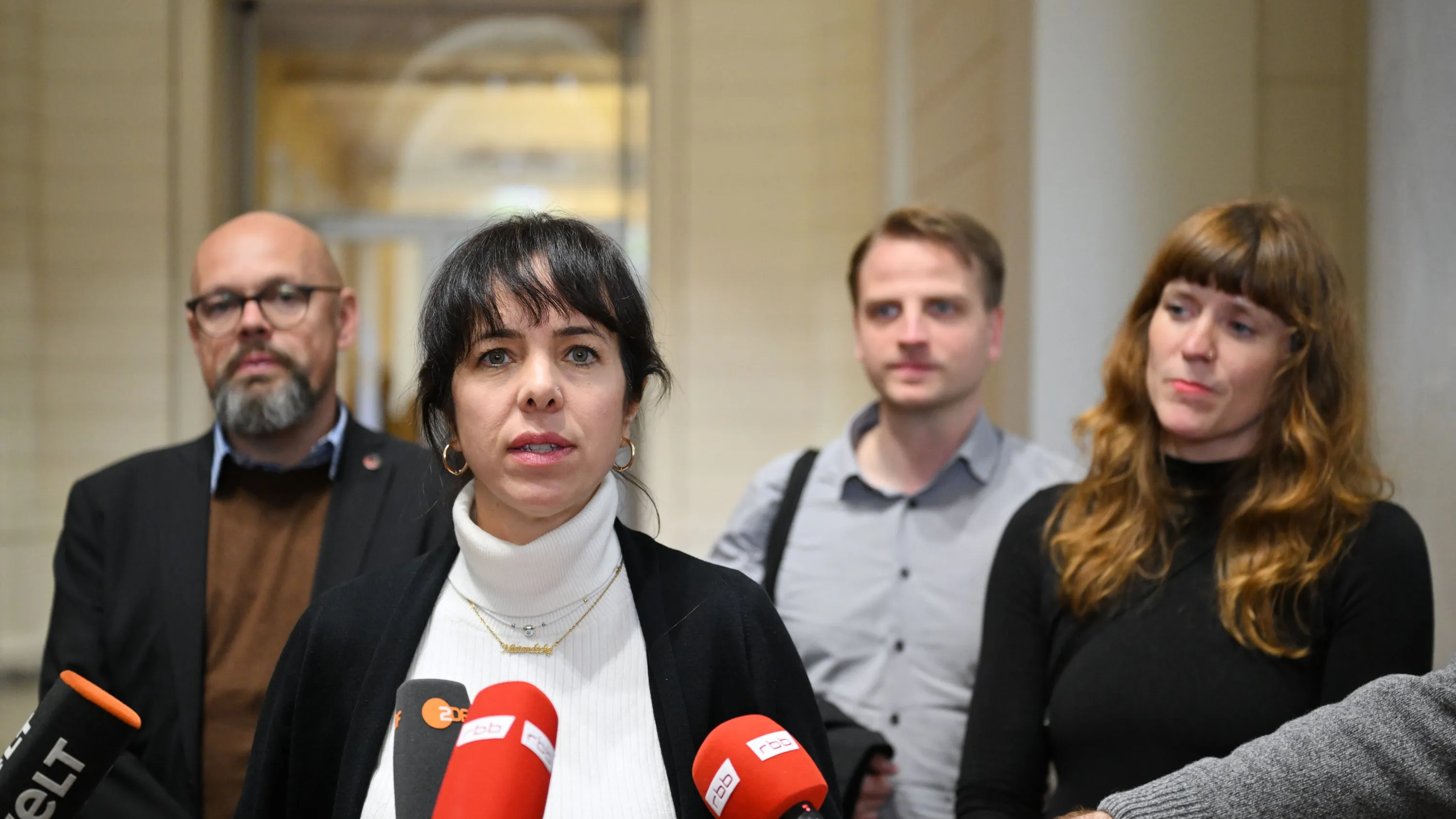 Deutschland Liveblog: Linke, Grüne und SPD setzen Sondierungsgespräche in Berlin fort
