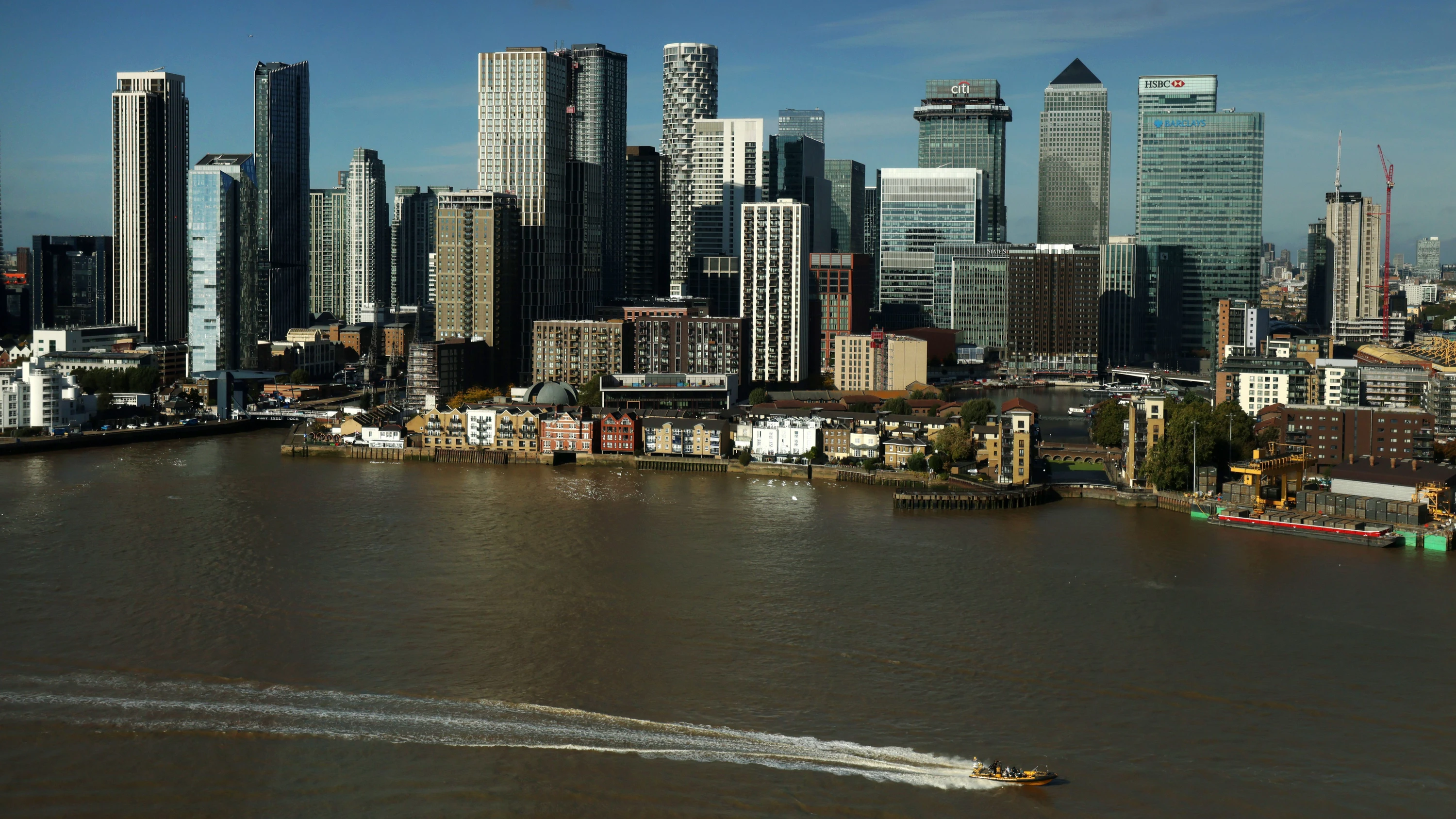 Canary Wharf: Das östlich der Londoner City gelegene moderne Banken- und Büroviertel zieht Konzerne an. - EPA