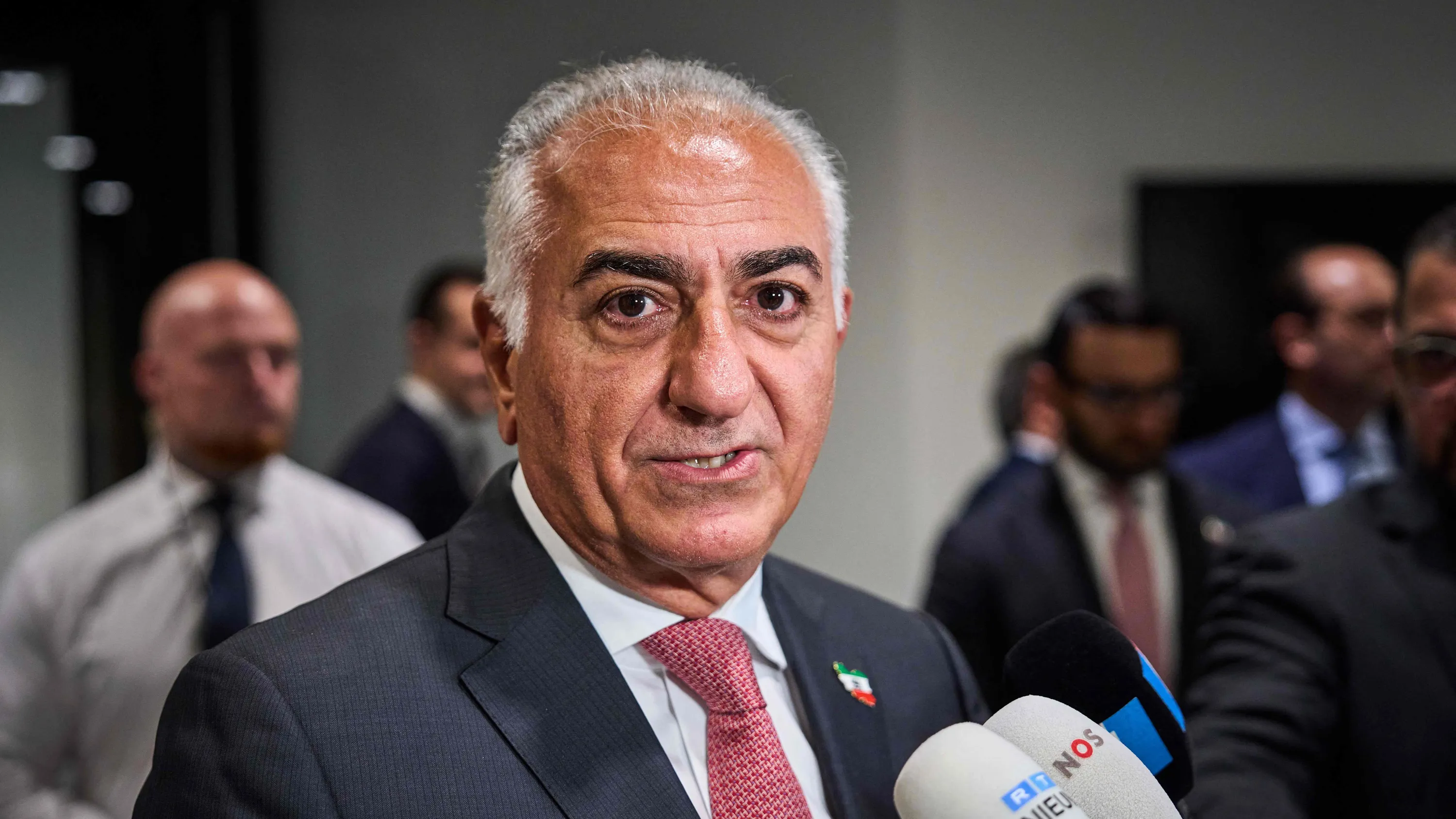 Reza Pahlavi: Preisverleihung an Schah-Sohn spaltet iranische Diaspora