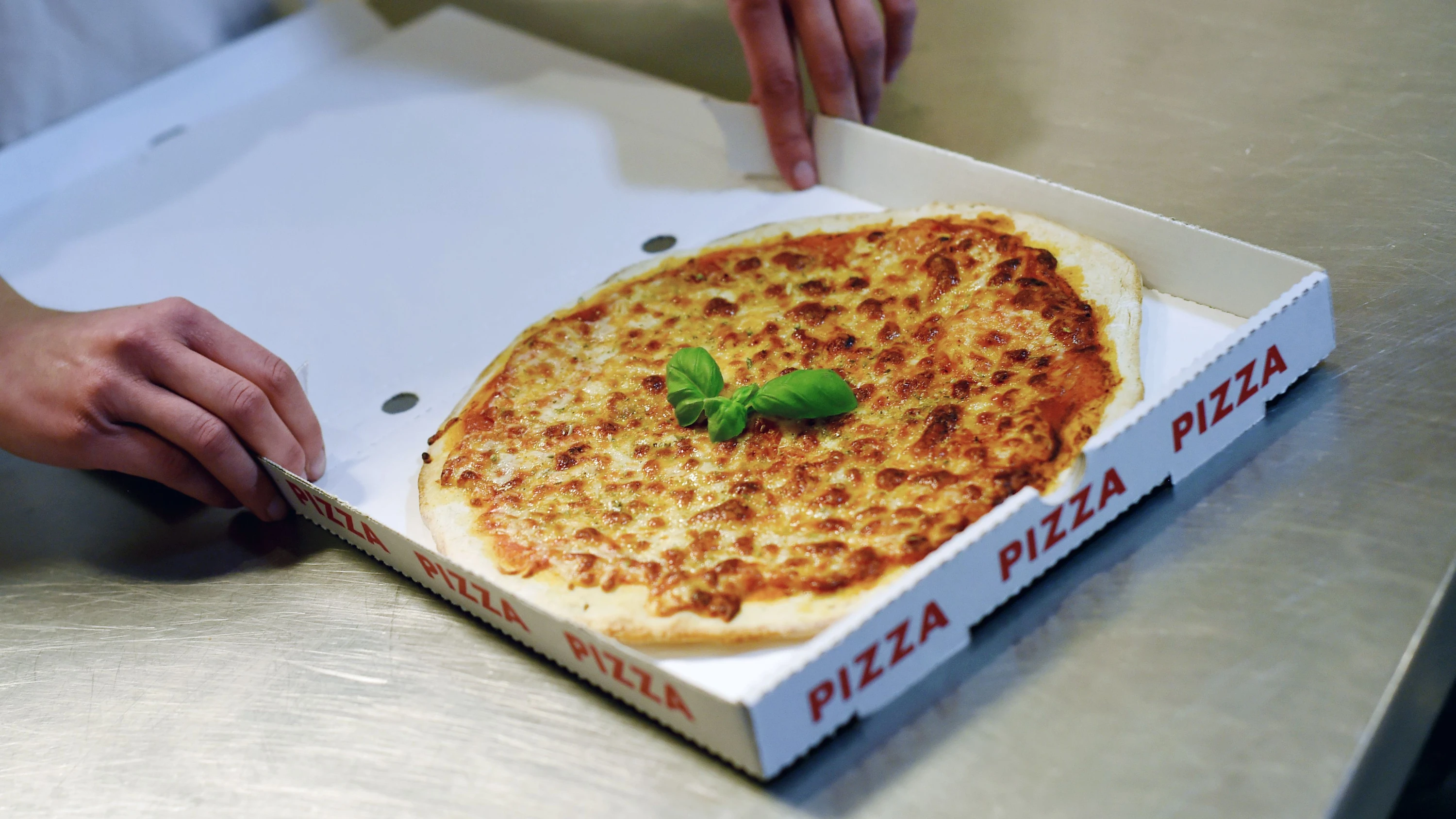 Streit über Lieferung: Wirt bewirft Kundin mit Pizza Streit über Lieferung: Wirt bewirft Kundin mit Pizza