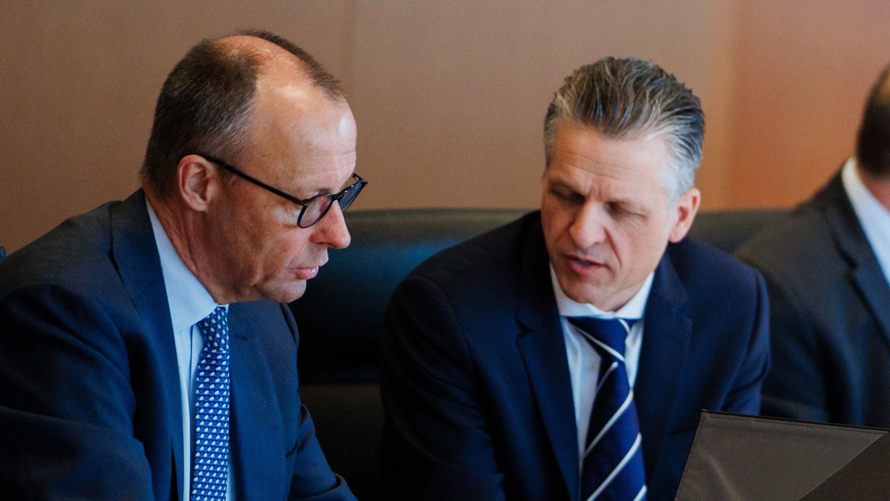 Deutschland-Liveblog: Kanzleramtschef gegen höhere Spitzensteuern