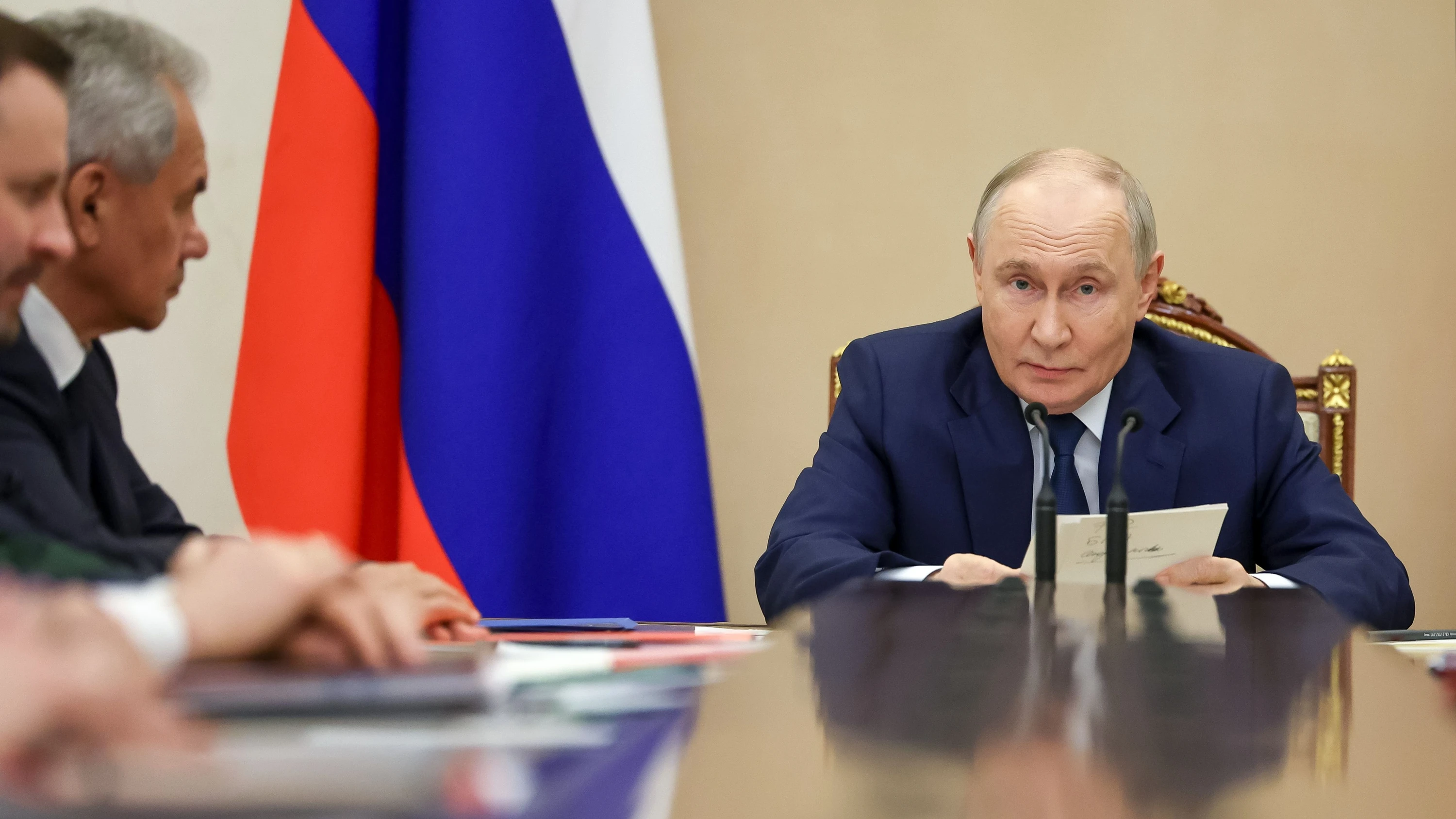 Putins Hybrider Krieg: Die russischen Anschläge zielen auf die deutsche Kampfmoral Putins Hybrider Krieg: Die russischen Anschläge zielen auf die deutsche Kampfmoral