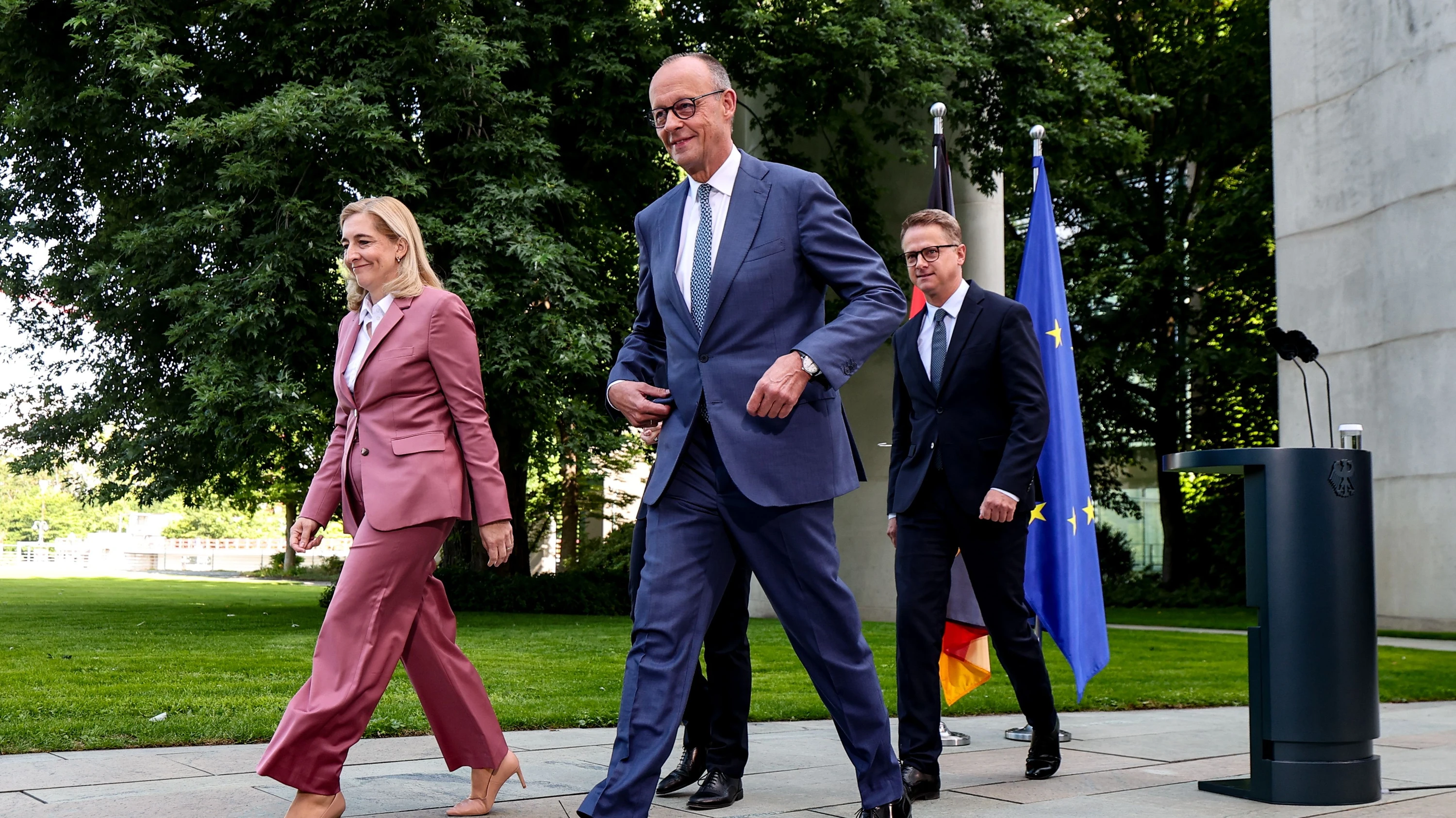 kanzler-merz-tauscht-personal.webp