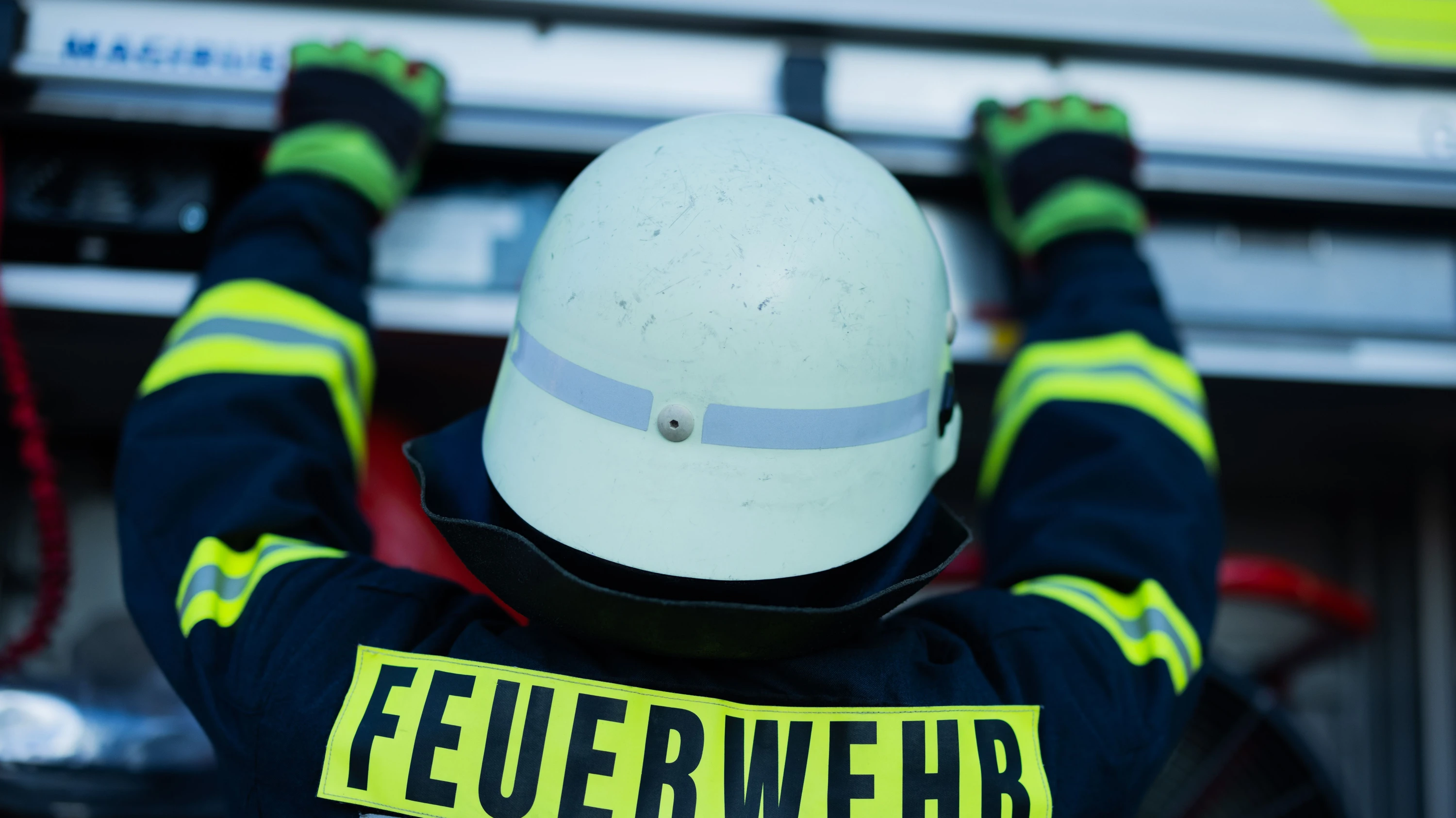 Rhein-Main-Liveblog: Frankfurt: Feuerwehr bekämpft Brand in Schulgebäude