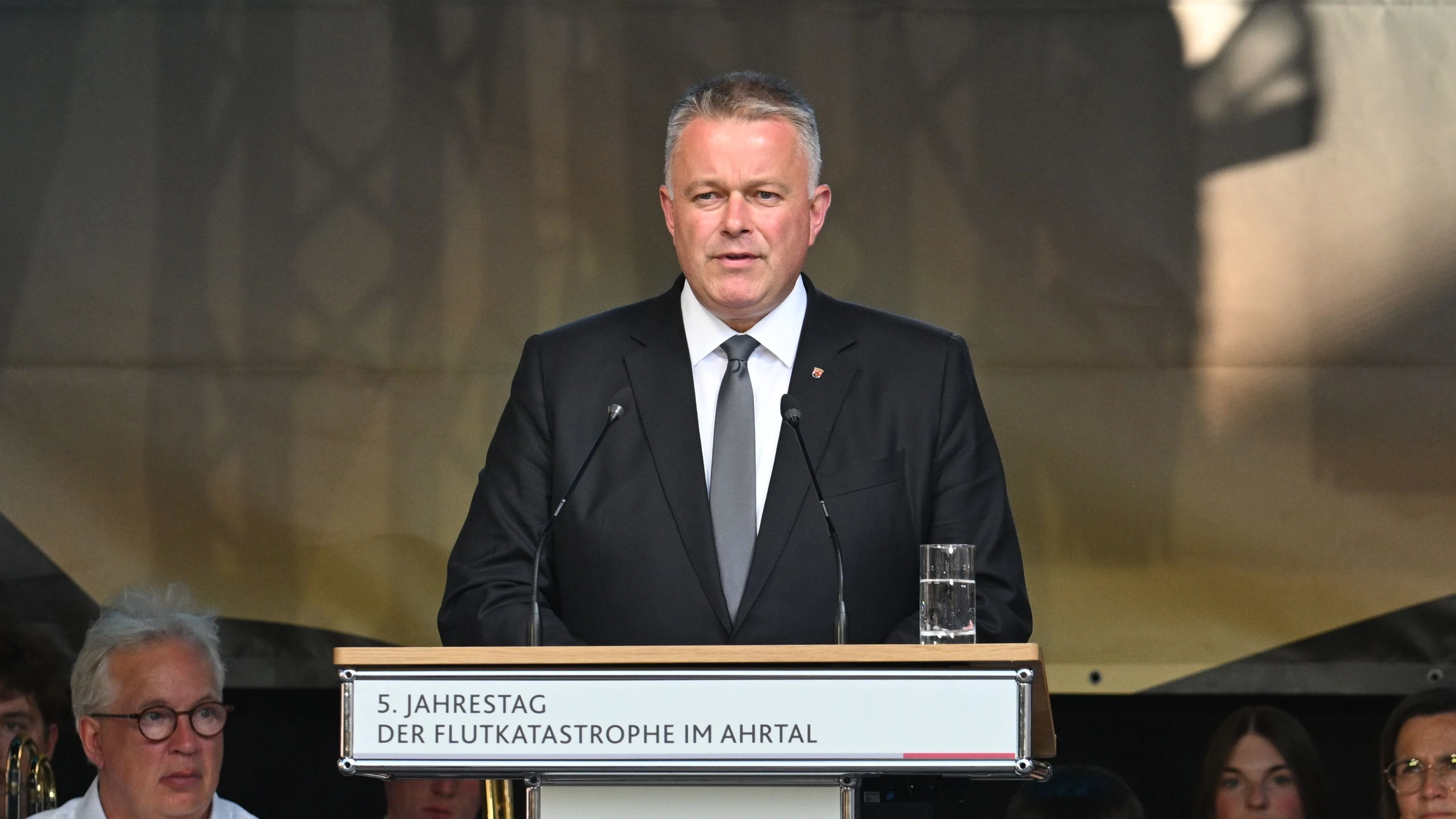 Deutschland-Liveblog: Schnieder bittet nach Ahrtal-Flut um Entschuldigung für staatliches Versagen