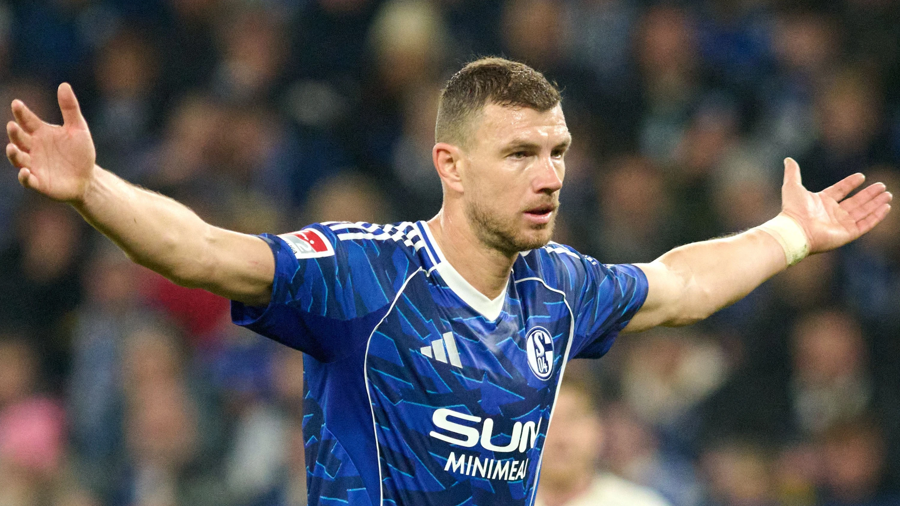 Zweite Bundesliga: Schalke 04 springt mit fünf Toren wieder auf Platz eins