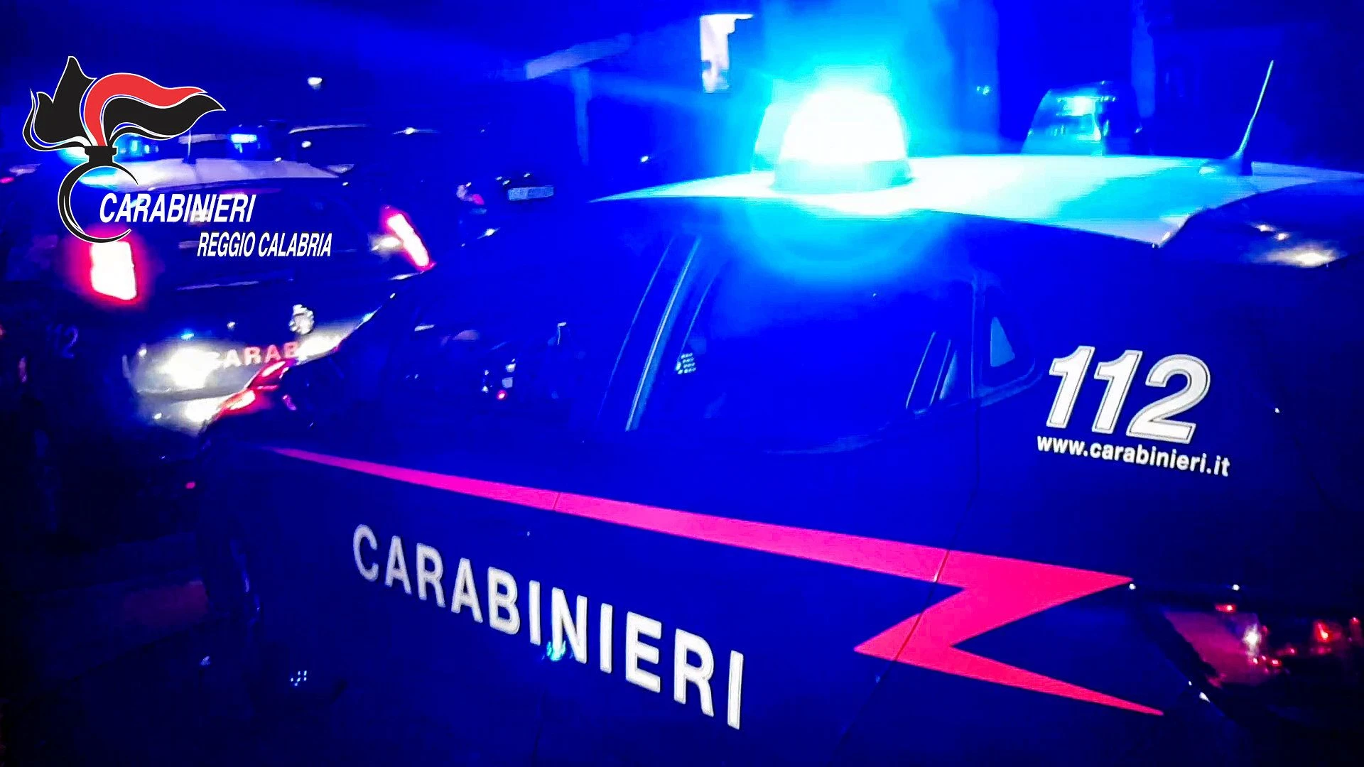 Bild: Italien: Polizei entdeckt vier Tote in ausgebranntem Auto