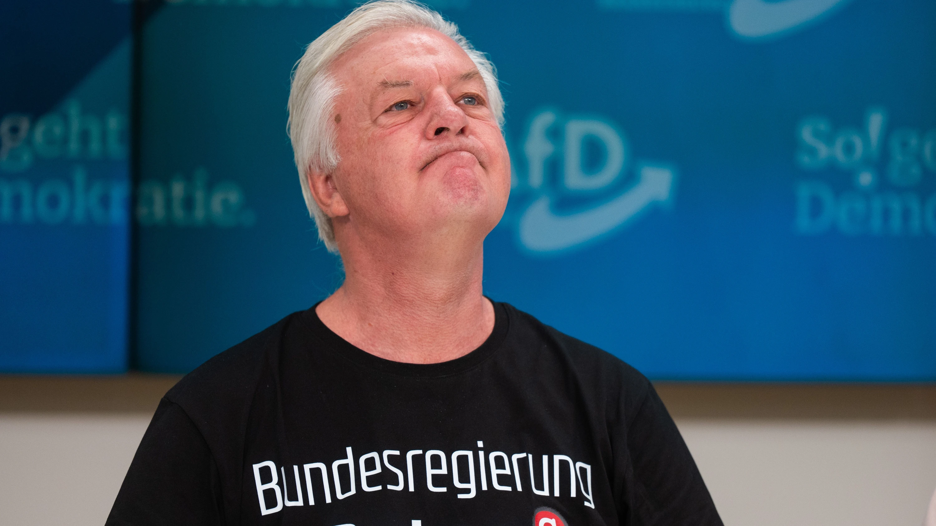 Wegen AfD-Werbung: Bundestag leitet Verfahren gegen „Compact“-Magazin ein Wegen AfD-Werbung: Bundestag leitet Verfahren gegen „Compact“-Magazin ein
