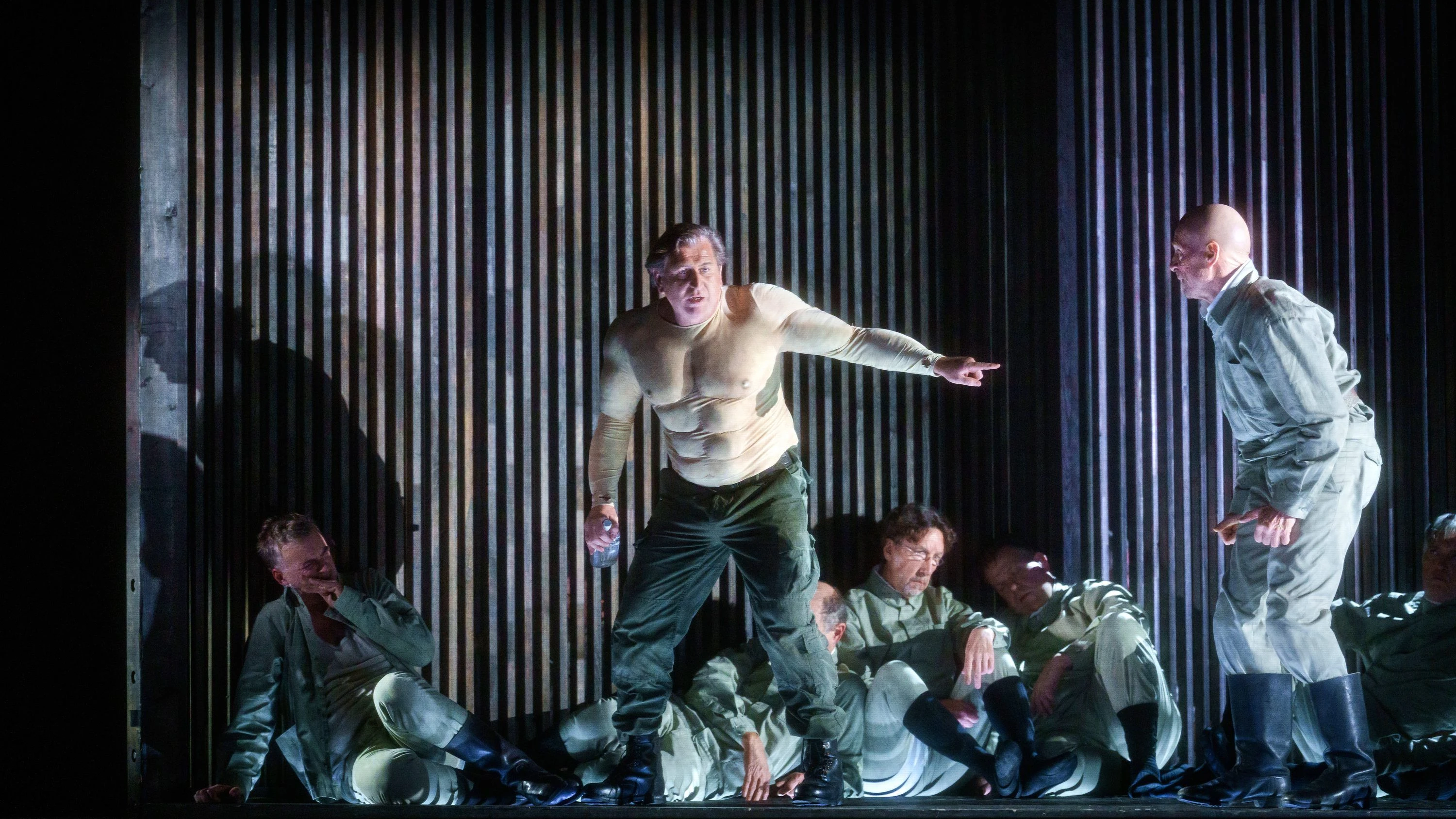 Gespräch mit Andrea Breth: Hier findet ein Mensch keinen Halt mehr Gespräch mit Andrea Breth: Hier findet ein Mensch keinen Halt mehr