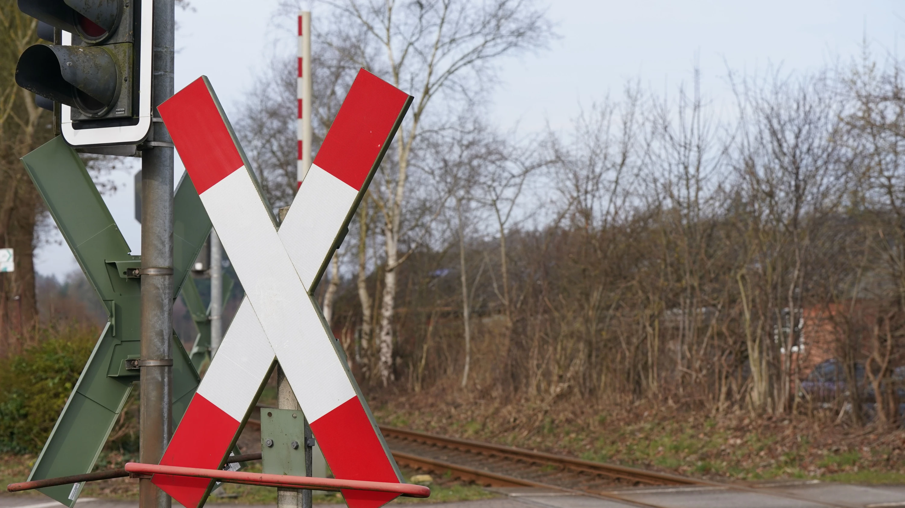 Rhein-Main-Liveblog: Bei Reichelsheim: Auto kollidiert mit Bahn